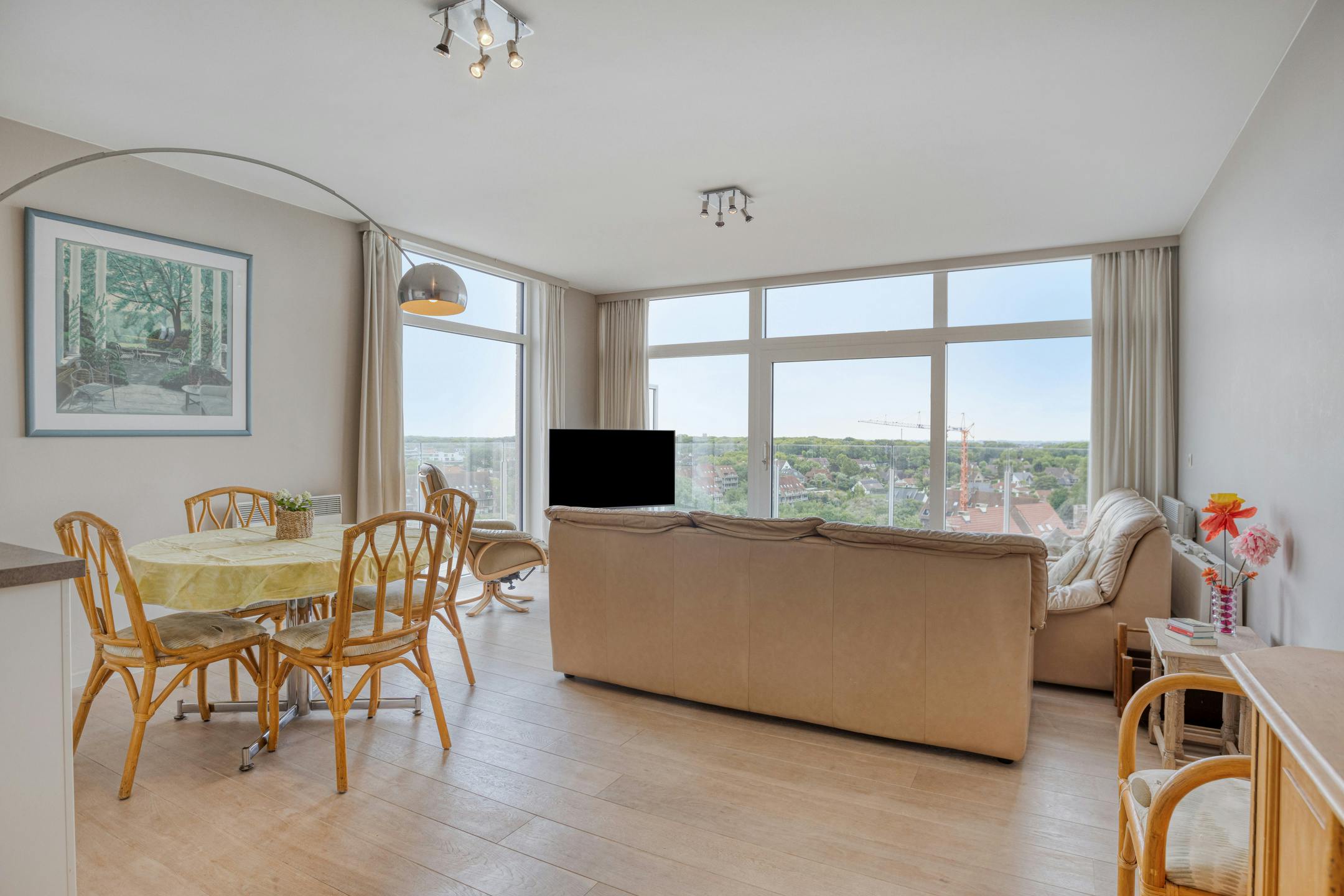 Gerenoveerd hoekappartement met zee en duinzicht in De Panne foto 2