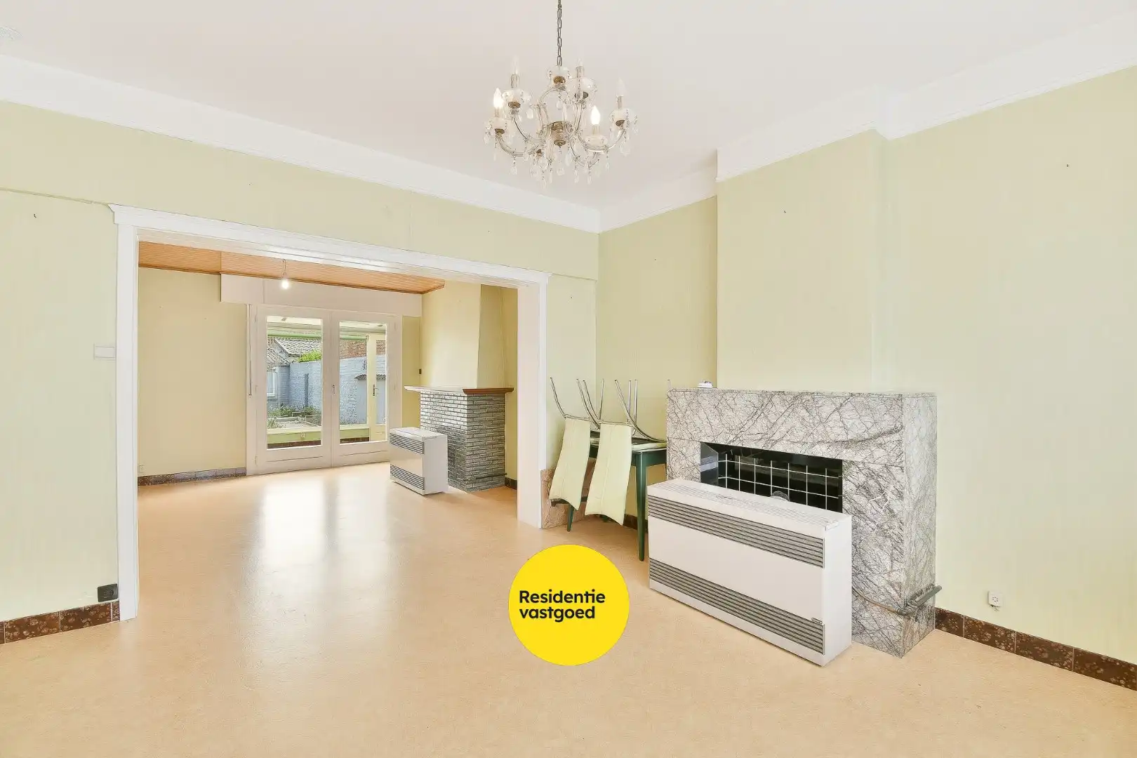 Te renoveren gezinswoning met drie slaapkamers en zongerichte tuin foto 4