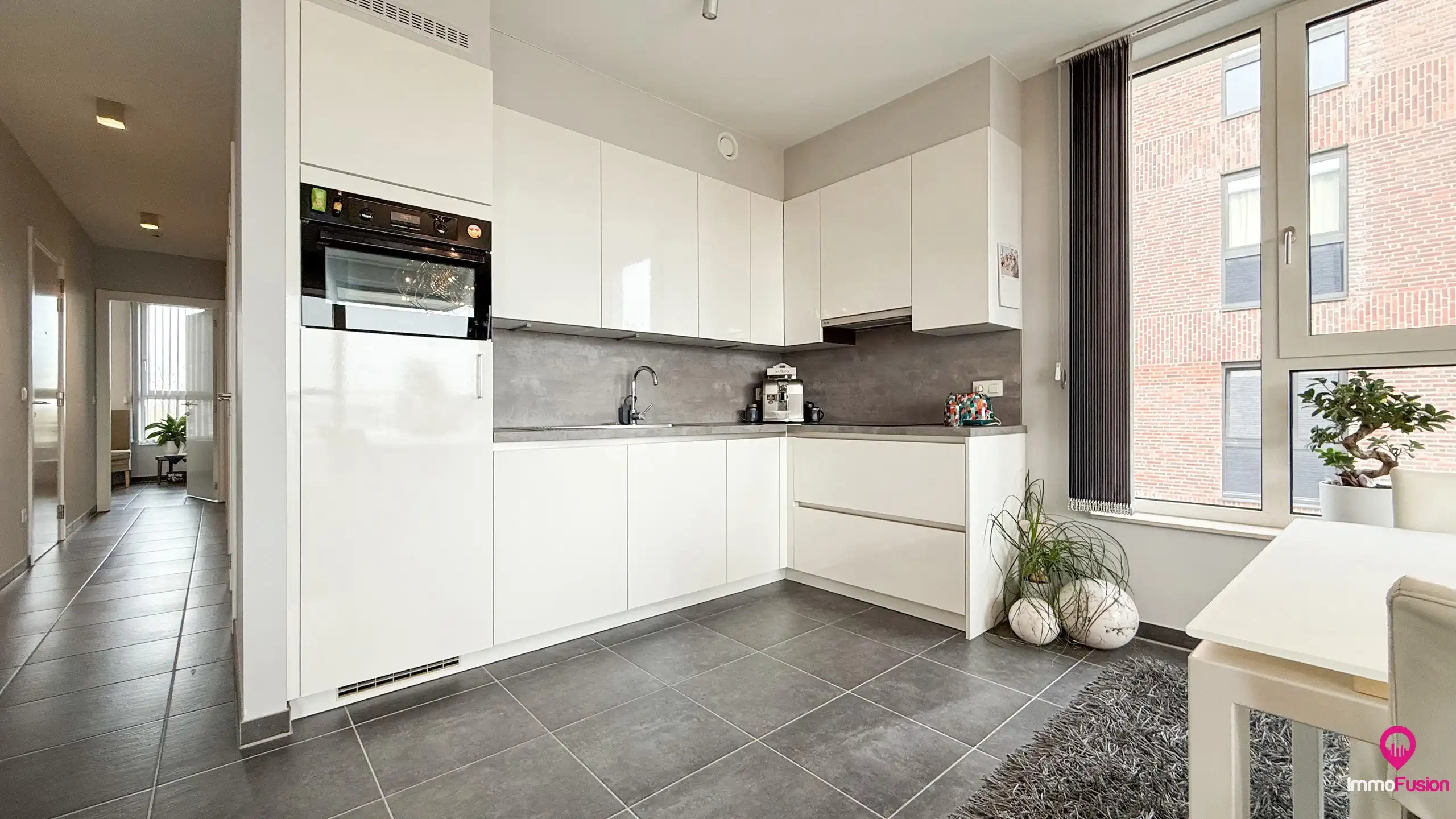 Modern appartement , bemeubeld met vrij uitzicht en parkeerplaats! foto 11