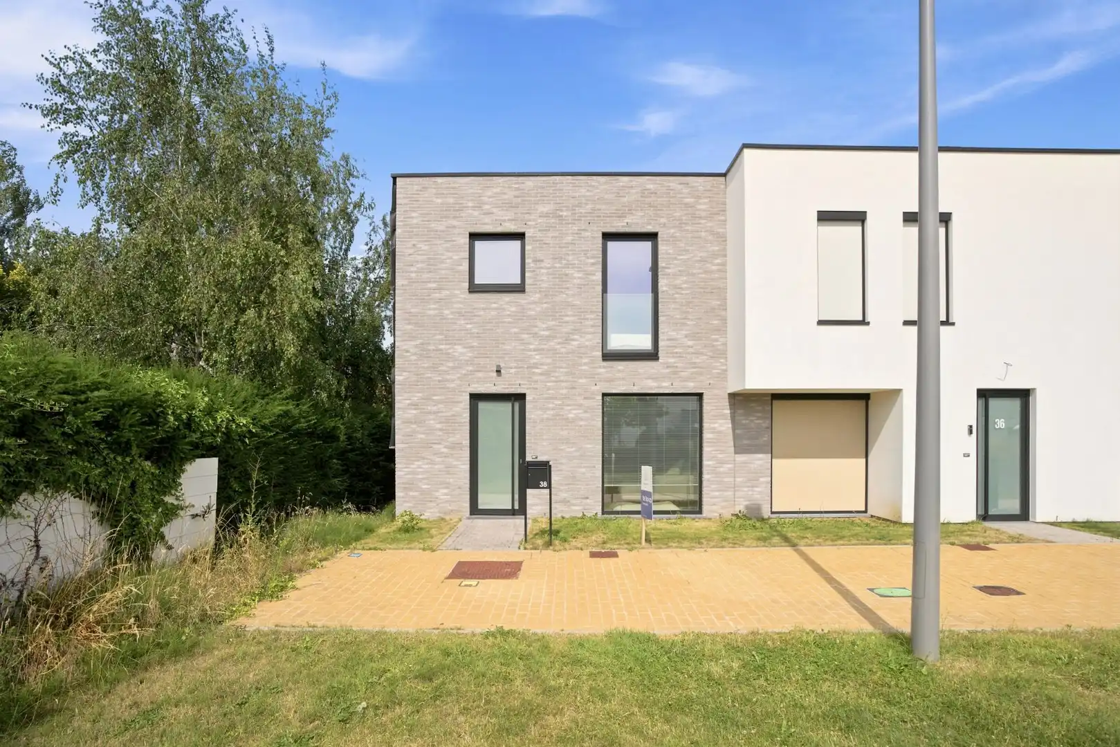Recente woning (2023), met 3 slks, carport, tuin in een mooie buurt te Heule. foto 3