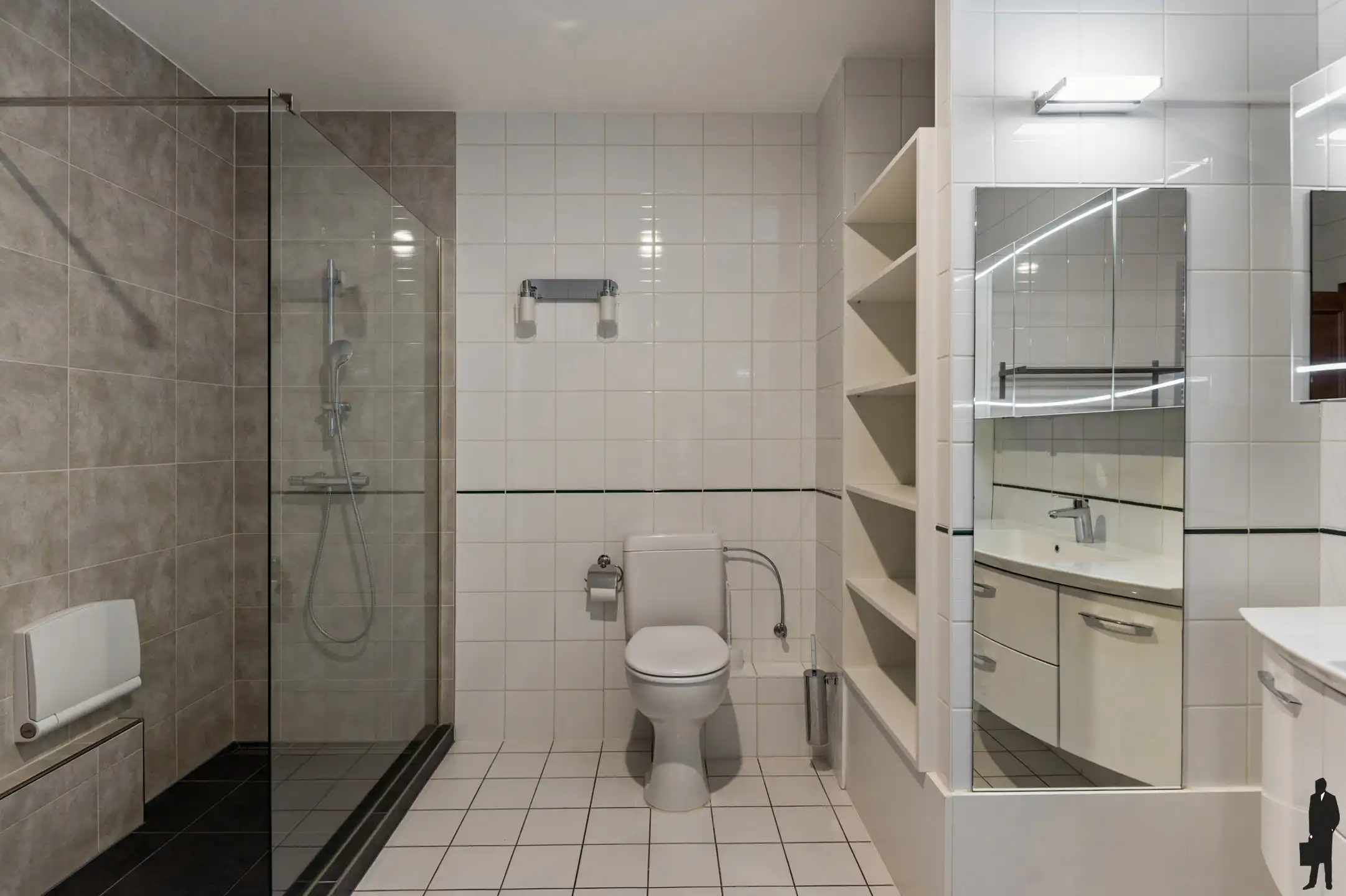 Ruim appartement met 2 slpks, 2 terrassen en staanplaats foto 19