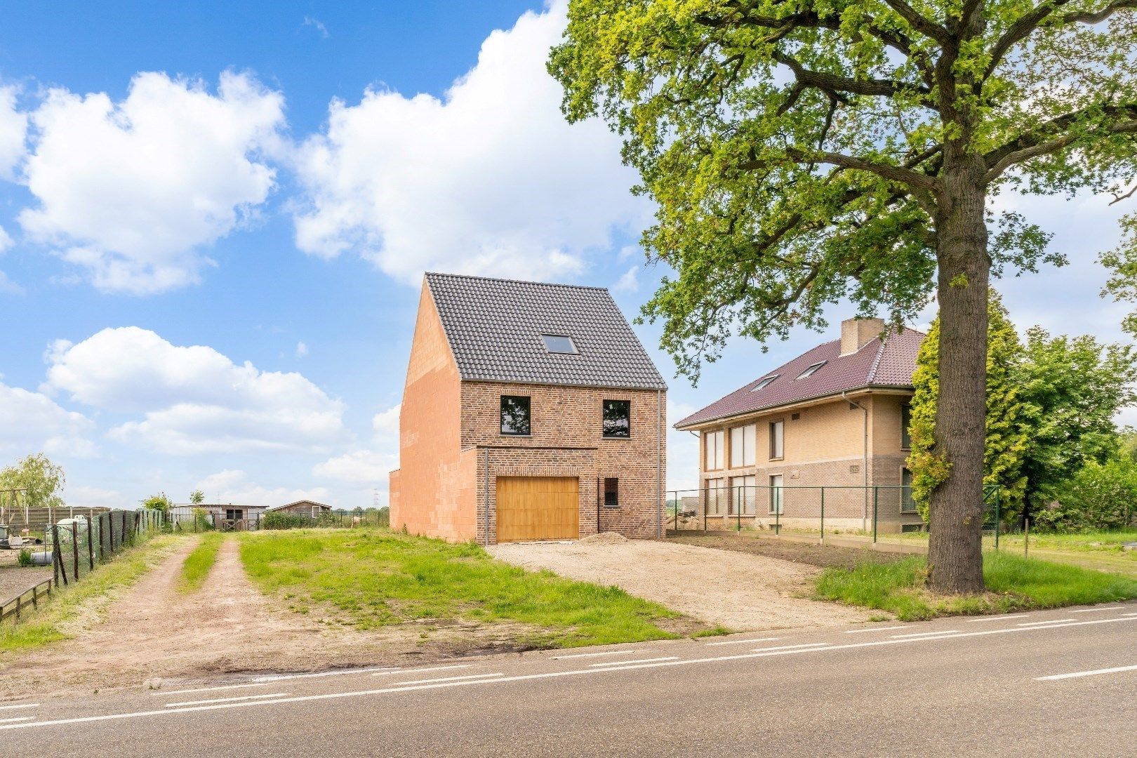 Creëer Uw EIGEN Woonavontuur: 'Casco' pastorijwoning in halfopen bebouwing op een perceel van 10a77ca! foto 9