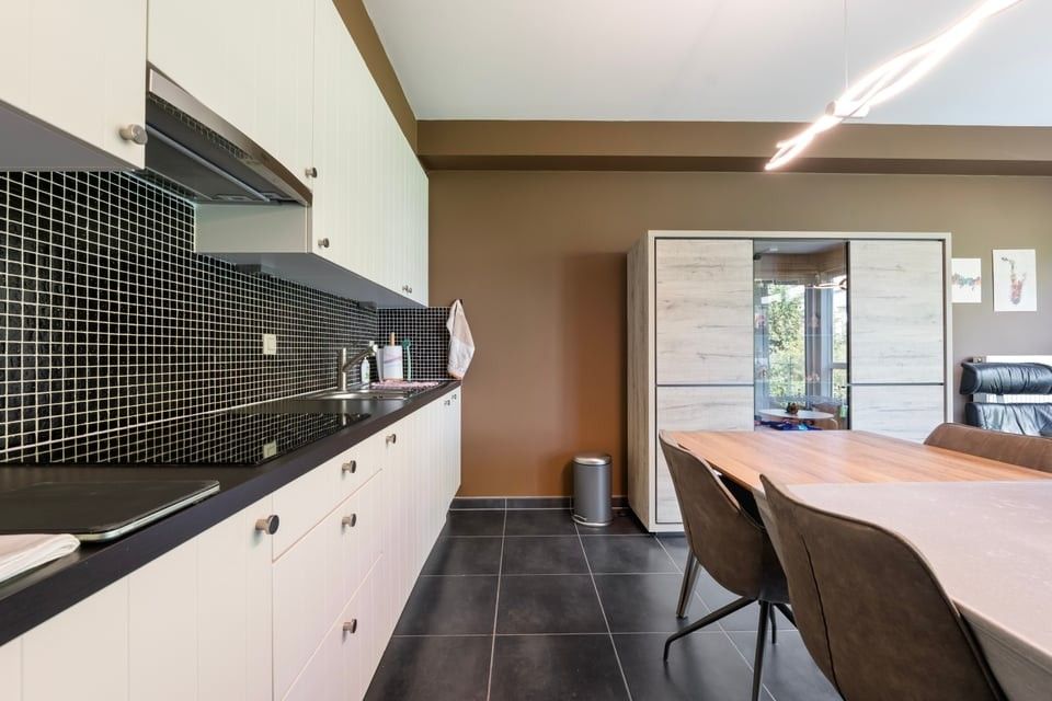 KNAP APPARTEMENT MET 1 SLAAPKAMER EN STAANPLAATS IN SINT-TRUIDEN foto 14