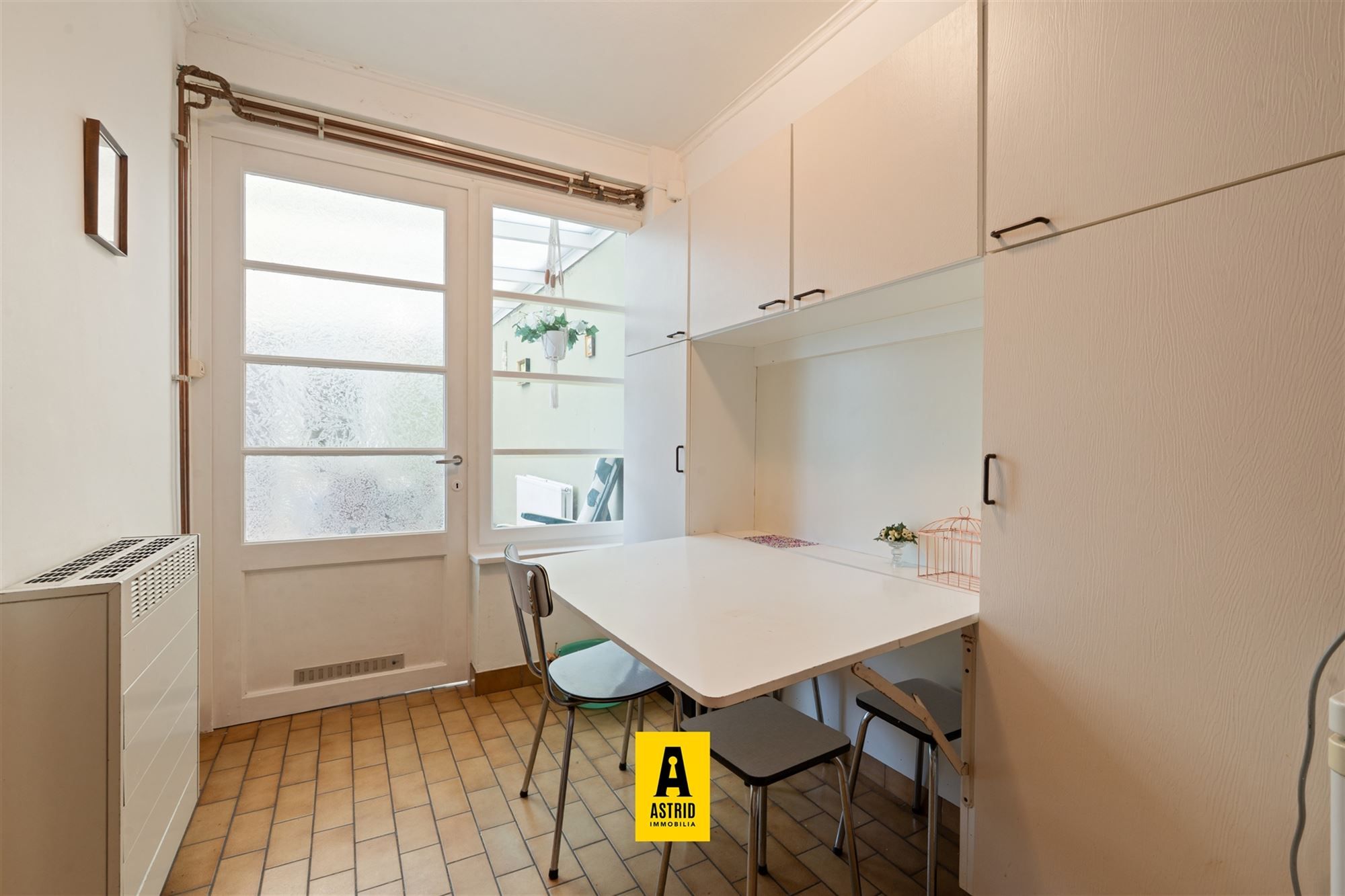  Ruime rijwoning met 5 slaapkamers en tweewoonst-indeling op topligging in Bredene foto 13