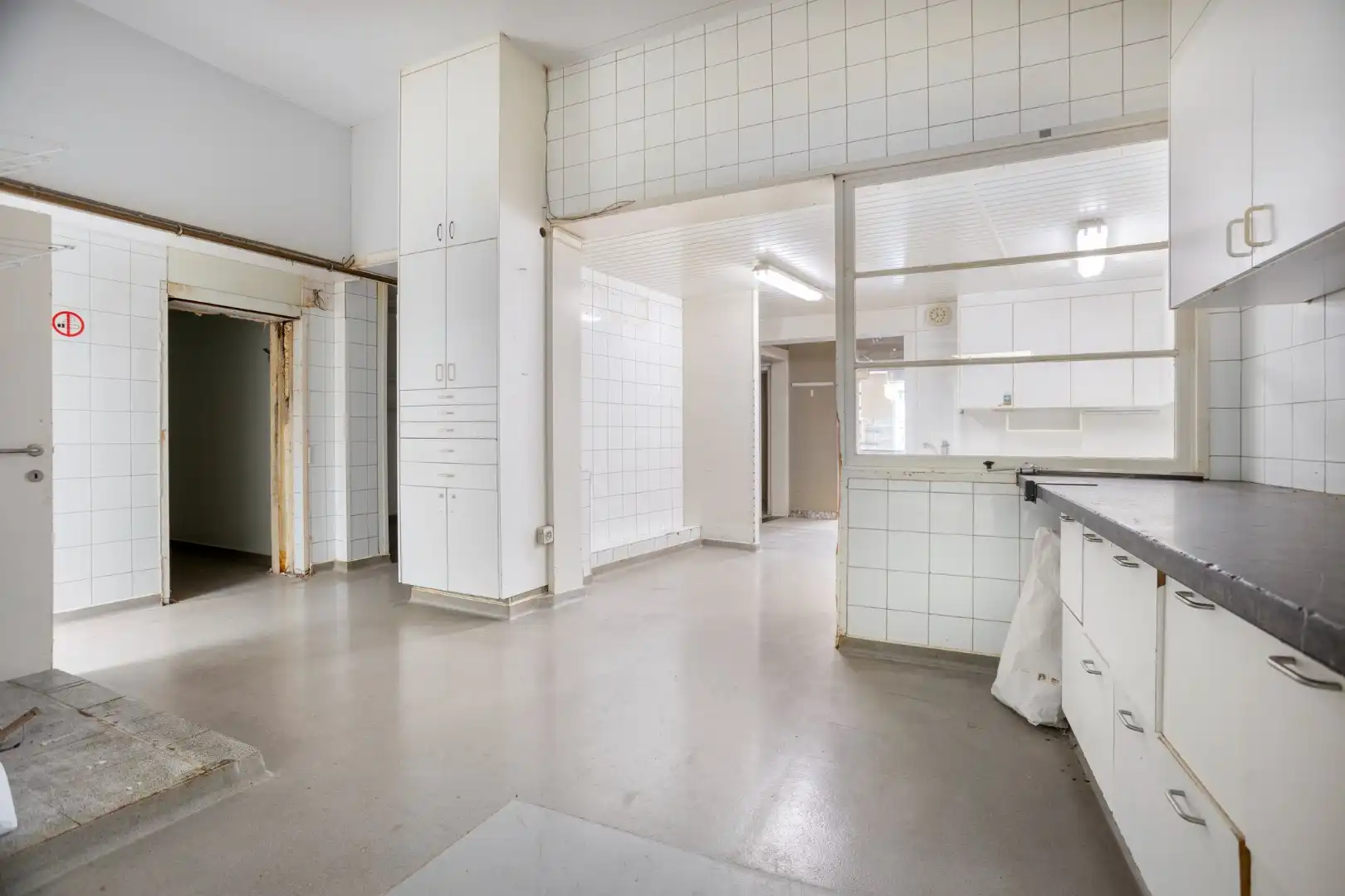 Karaktervol handelshuis met woonst op commerciële locatie in Mol-Gompel !  foto 7
