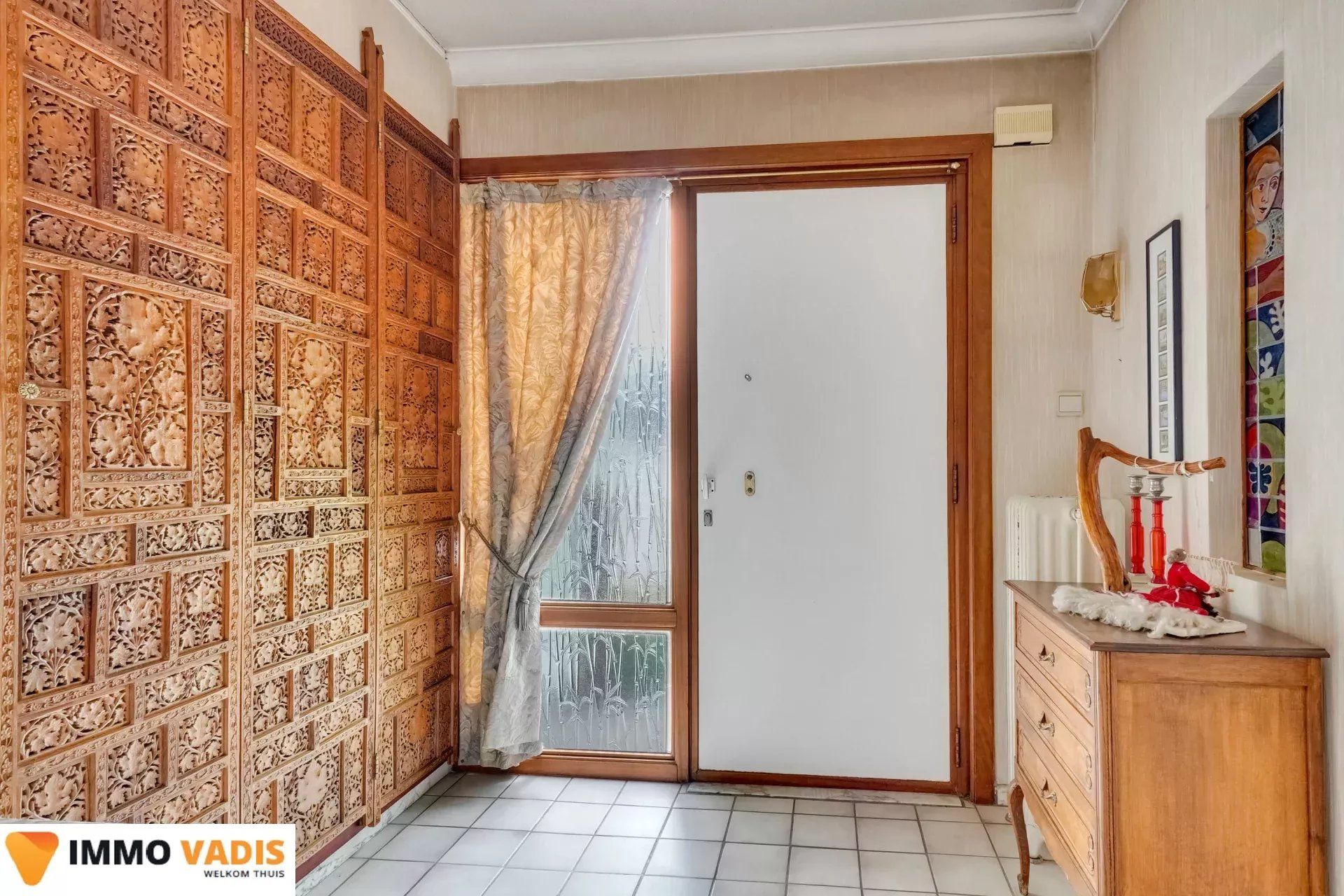 Te renoveren woning met  garage en mooie tuin foto 4
