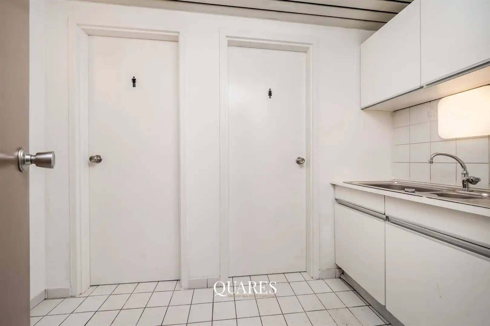 FANTASTISCH RUIM EN LICHTRIJK KANTOOR/APPARTEMENT OP TOPLOCATIE IN HET CENTRUM VAN ANTWERPEN foto 6