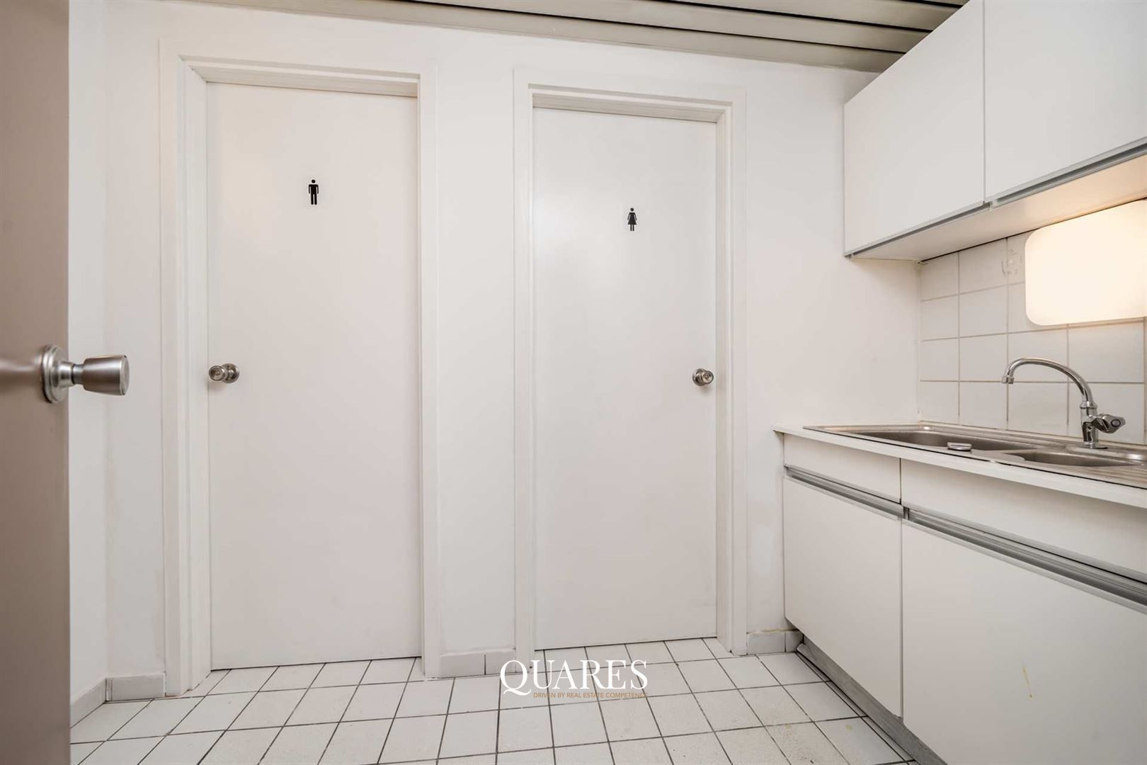 FANTASTISCH RUIM EN LICHTRIJK KANTOOR/APPARTEMENT OP TOPLOCATIE IN HET CENTRUM VAN ANTWERPEN foto 6