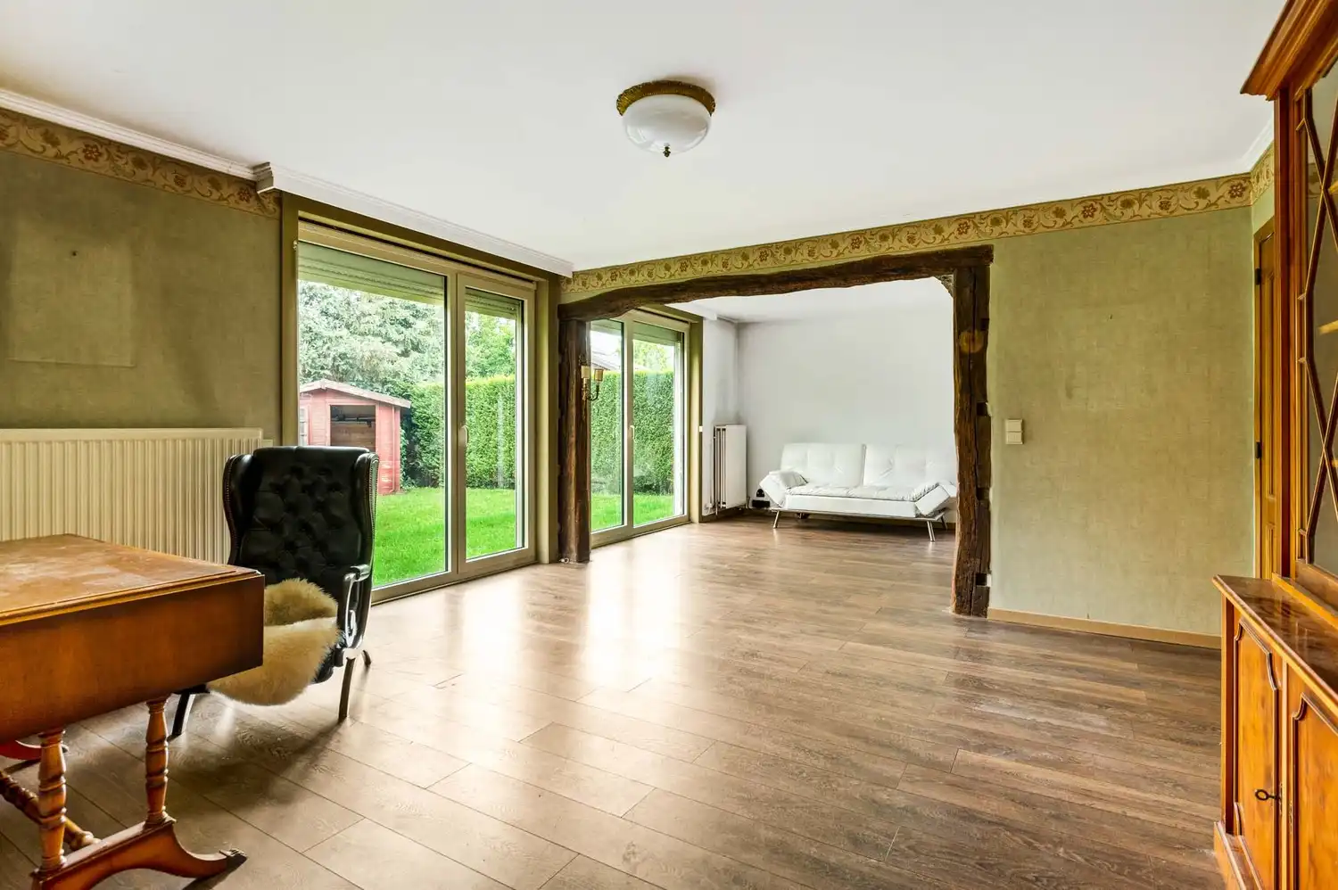 Charmante gezinswoning met 4 slaapkamers, dubbele oprit en zonnige tuin in Wijnegem foto 5