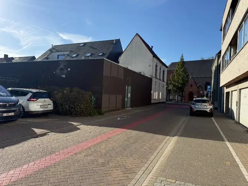 Handelsruimte te huur van 319 m² foto 2