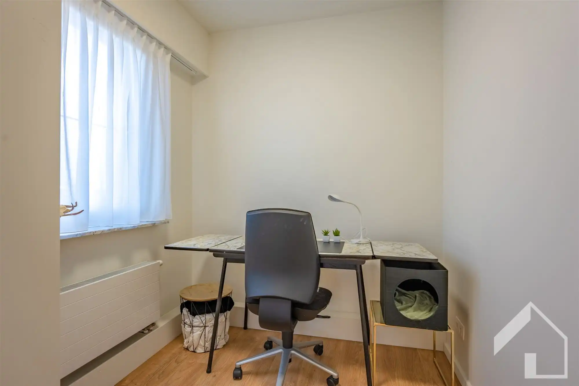 TOTAAL gerenoveerde halfopen bebouwing foto 15