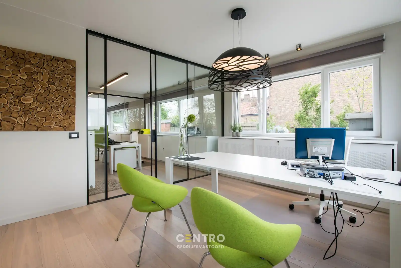 UNIEK aanbod op strategische LIGGING: magazijn (260m²) met kantoor (glv) en verhuurd appartement (verdiepingen) te 8000 Brugge foto 7