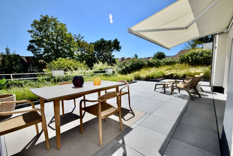 Subliem tuinappartement met zonneterras van 72m2 in een karaktervolle villaresidentie in een paadje. foto {{pictureIndex}}