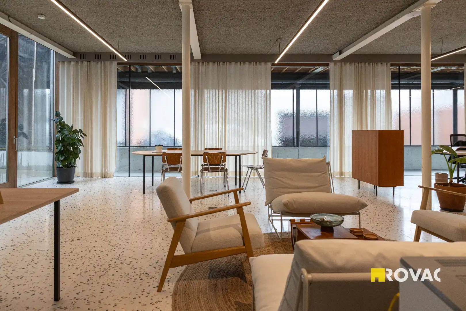 Stijlvolle en instapklare kantoorruimtes met binnentuin in centrum Izegem foto 6