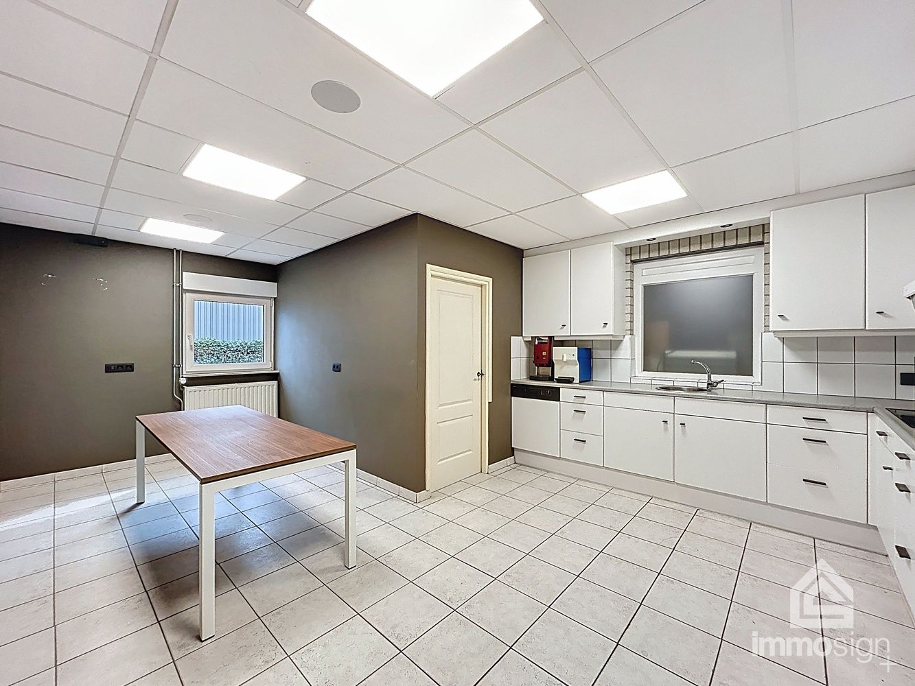 Handelspand met magazijn, kantoorruimte en instapklare woning te Lommel foto 26