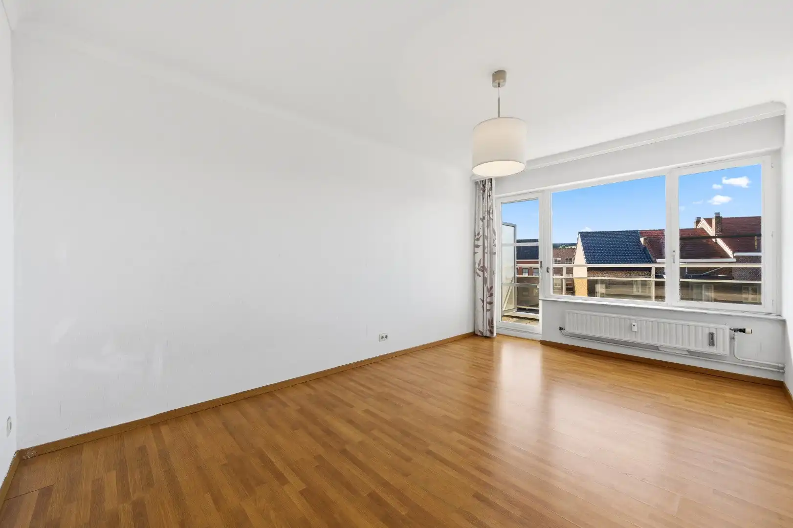 Goed gelegen, op te frissen appartement met 2 slpks en ruim terras foto 6