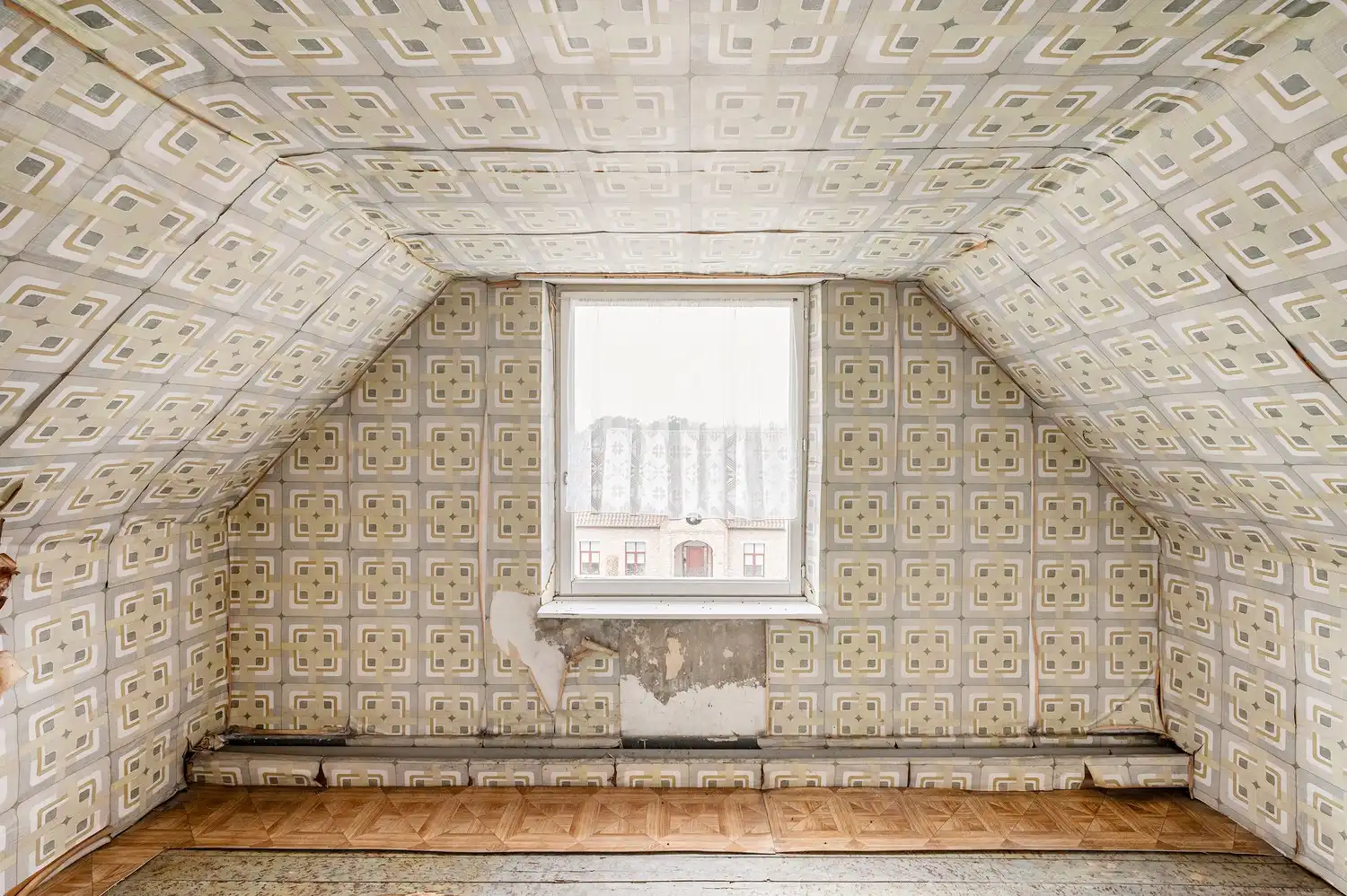 TE RENOVEREN WONING MET 3 SLPKS, PRACHTIGE TUIN + ACHTERLIGGENDE STAANPLAATS foto 22