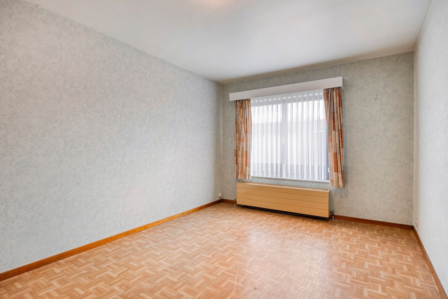 GELIJKVLOERS APPARTEMENT MET 3 SLAAPKAMERS EN INPANDIGE GARAGE TE HALEN! foto 13