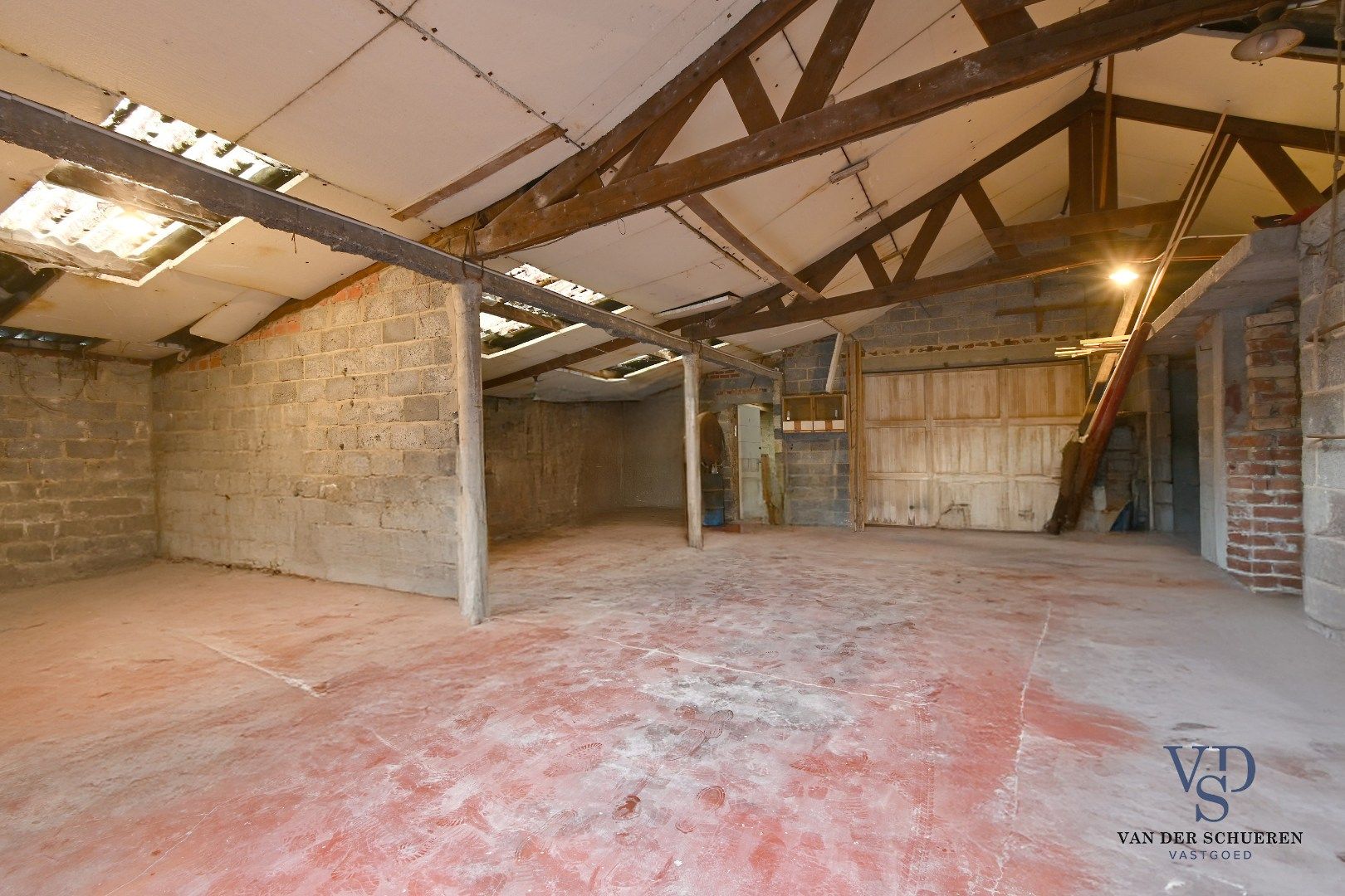 Bungalowwoning met afzonderlijke loods foto 28