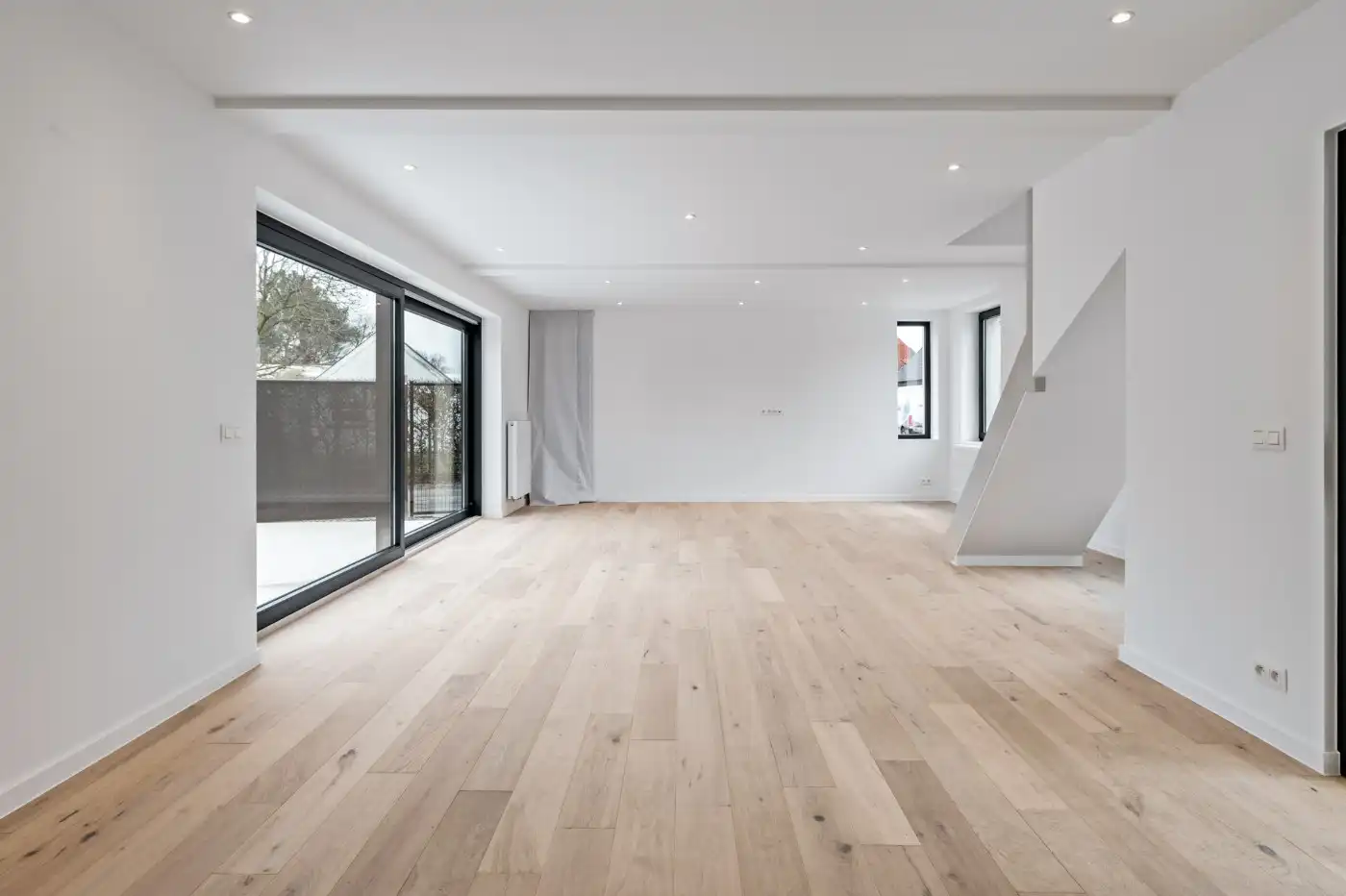 Prachtig gerenoveerde open bebouwing met 3 slpk. en autostaanplaats foto 5