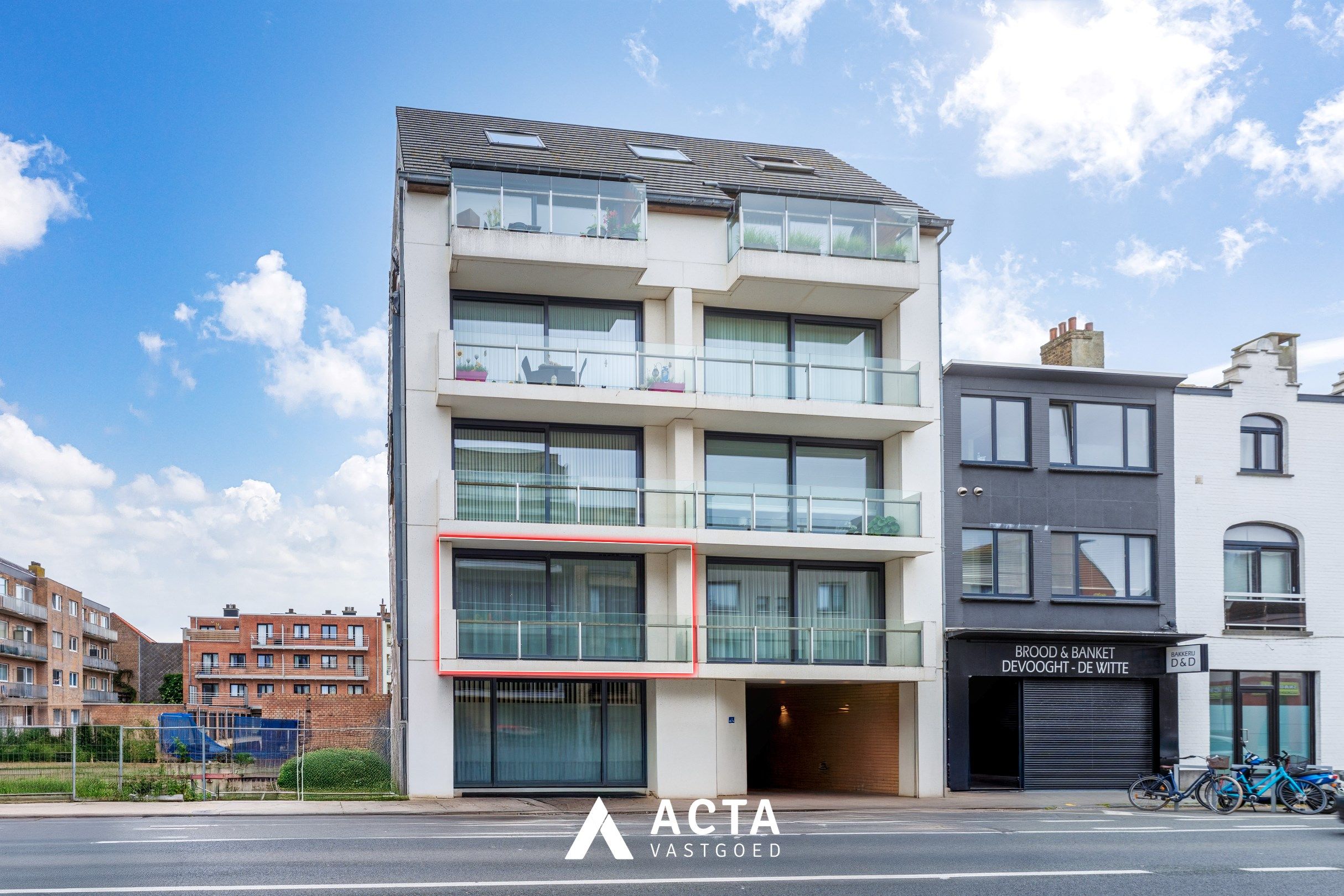 Nieuwbouwappartement met twee slaapkamers en terras in Mariakerke foto {{pictureIndex}}