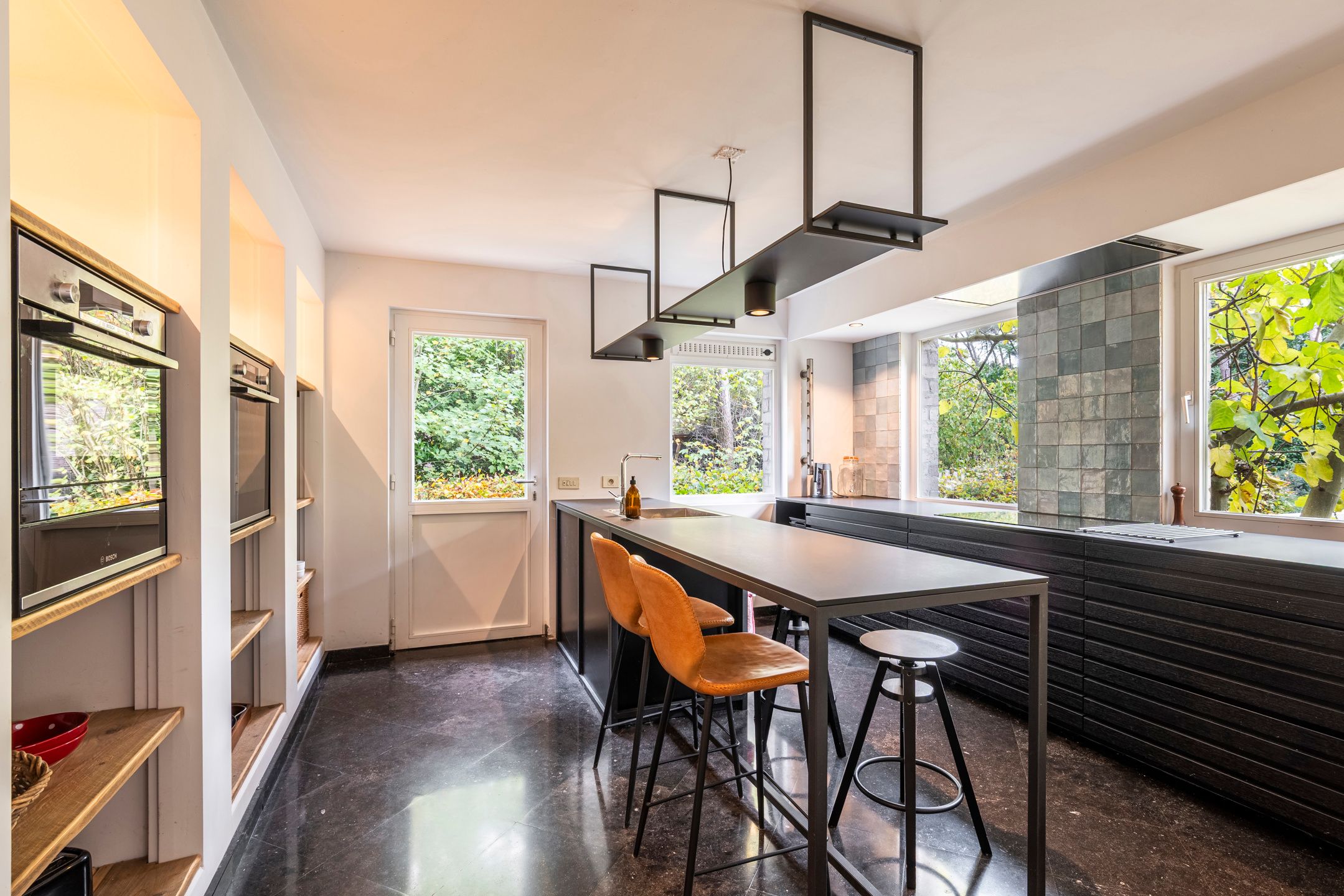 Woning met zwembad op zuidgericht perceel van ca. 2145 m² foto 9