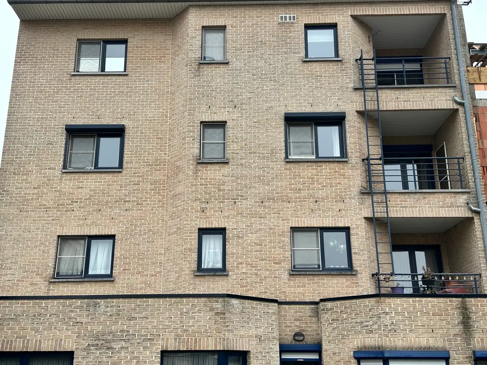 Ruim Appartement met Garage, 2 slaapkamers en terras foto 30