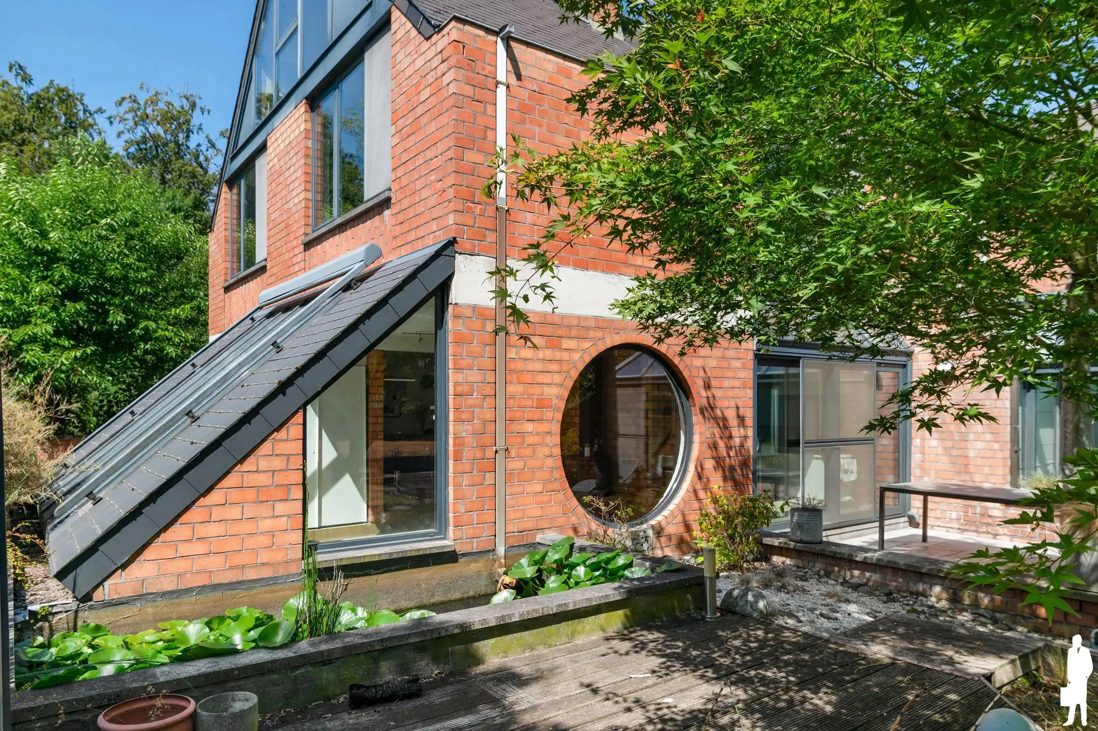 Welgelegen te renoveren villa met 5-7 slpks en 2 badks foto 13