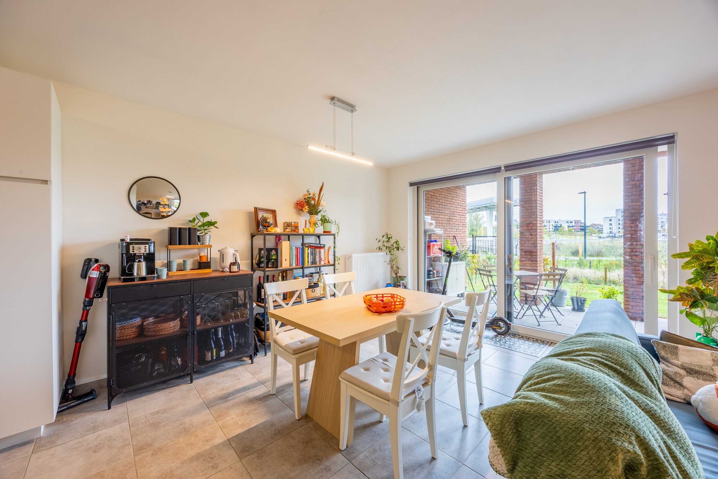 Gelijkvloers appartement met tuintje & staanplaats! foto 3