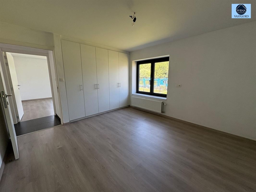 APPARTEMENT MET MAGAZIJN GELEGEN IN KMO ZONE foto 20