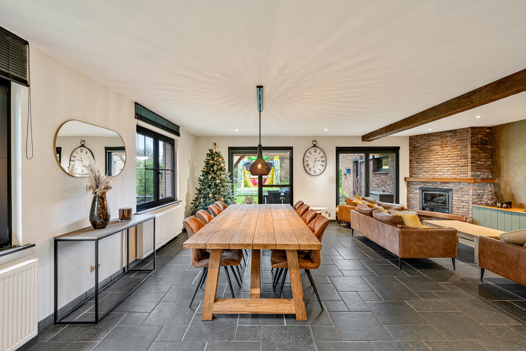 Gerenoveerde open bebouwing te koop in Moerbeke met 4 slpks foto 7