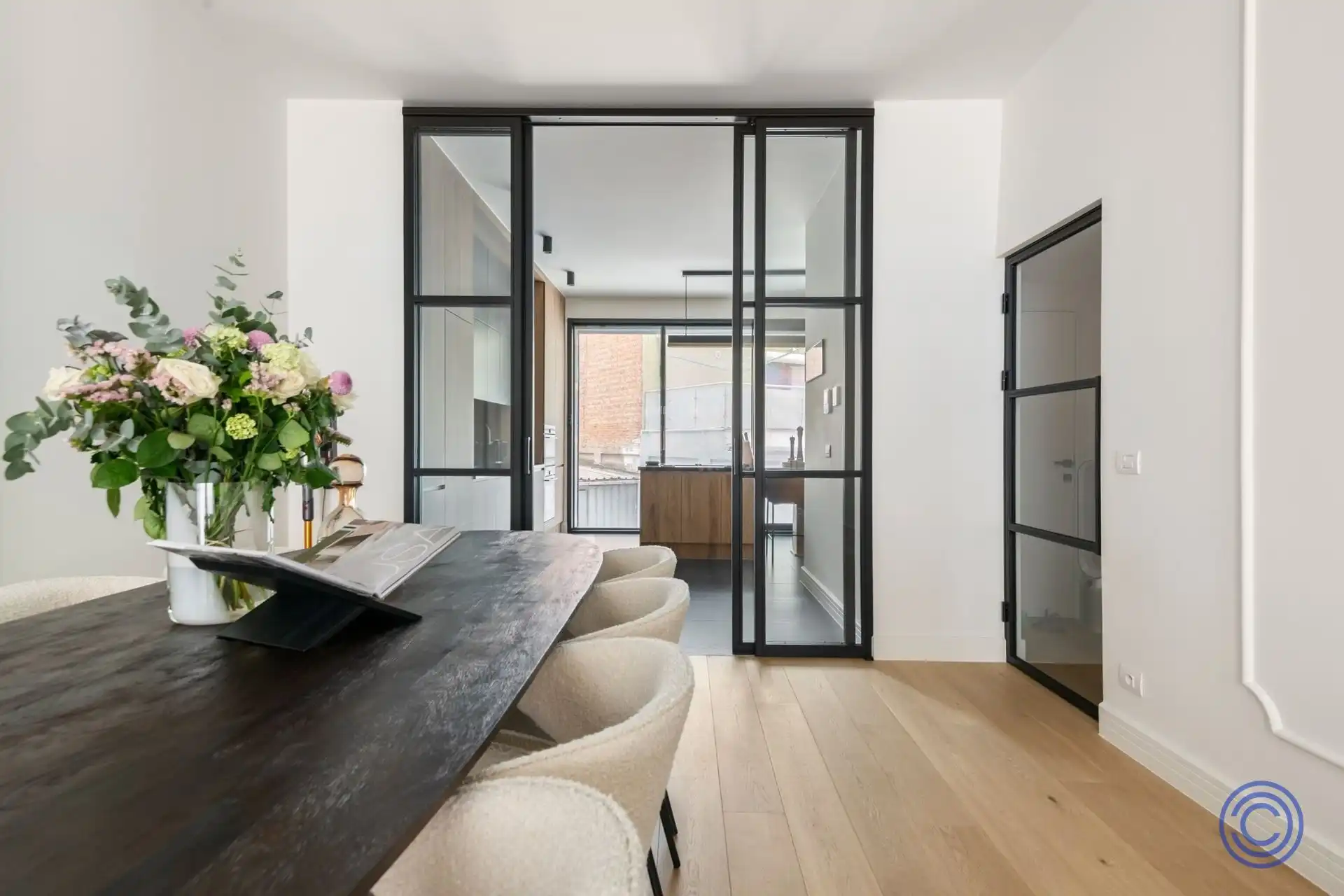 Luxueuze, gerenoveerde duplex in statig herenhuis! foto 2