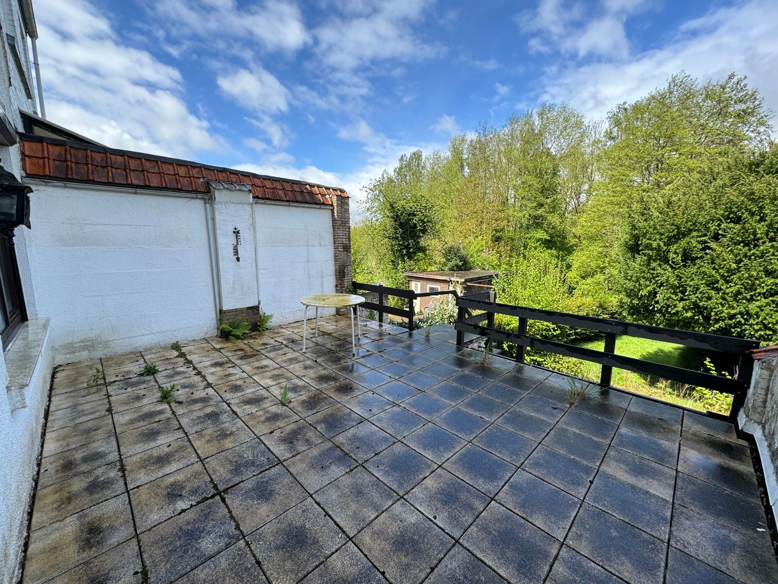 Eengezinswoning met 4 slaapkamers, garage en tuin foto 3