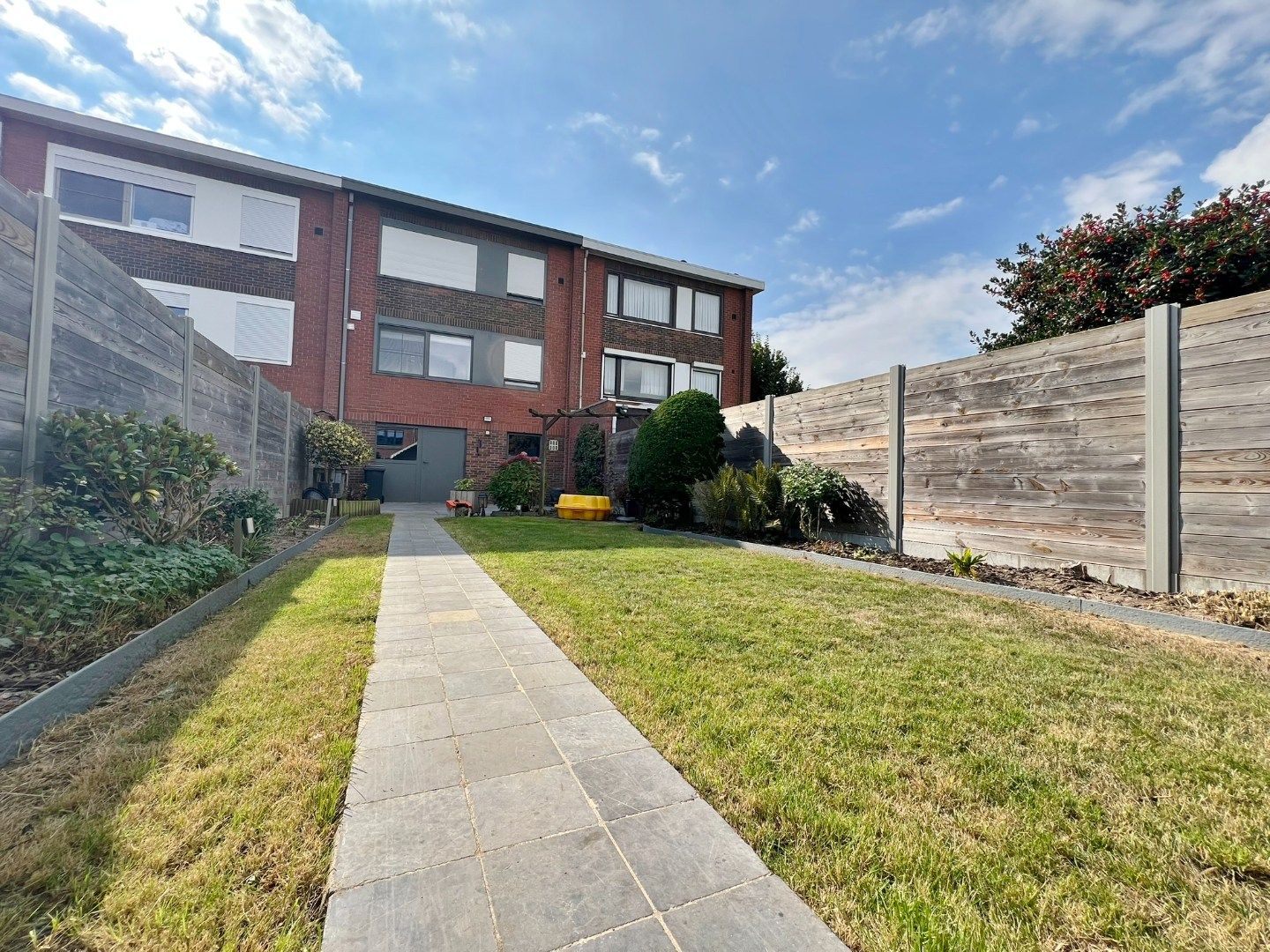 Instapklare bel-etage met garage, tuin en 3 slaapkamers.  foto 16