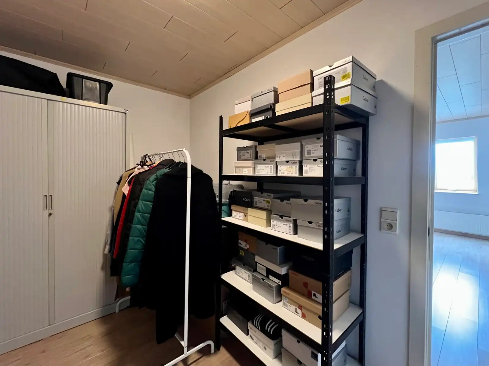 Ruime woning met 6 slk, 2 badk, 2 keukens en dubbele garage foto 15
