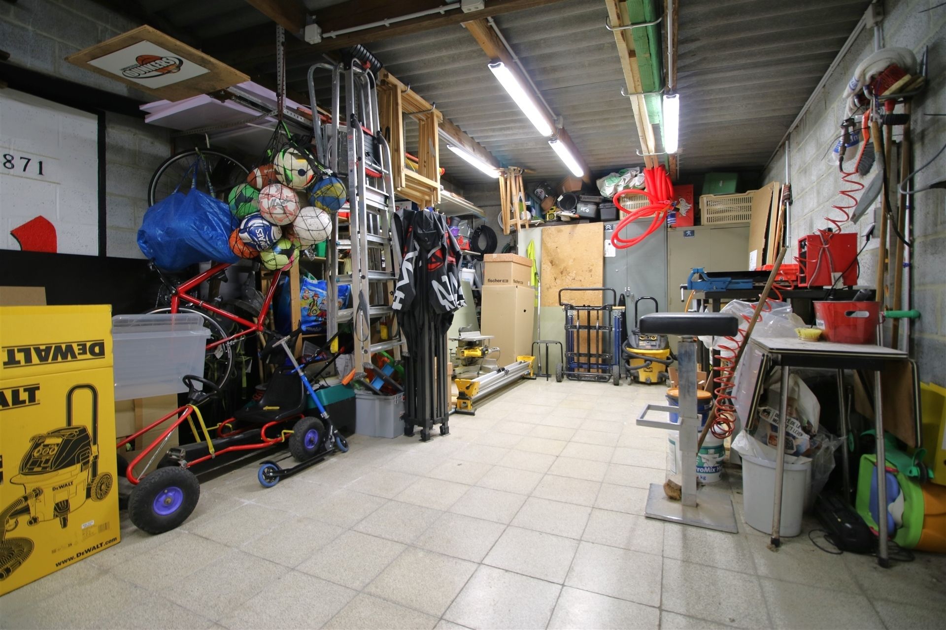 Gerenoveerde woning met 4 slpks, aparte garage en tuin foto 23