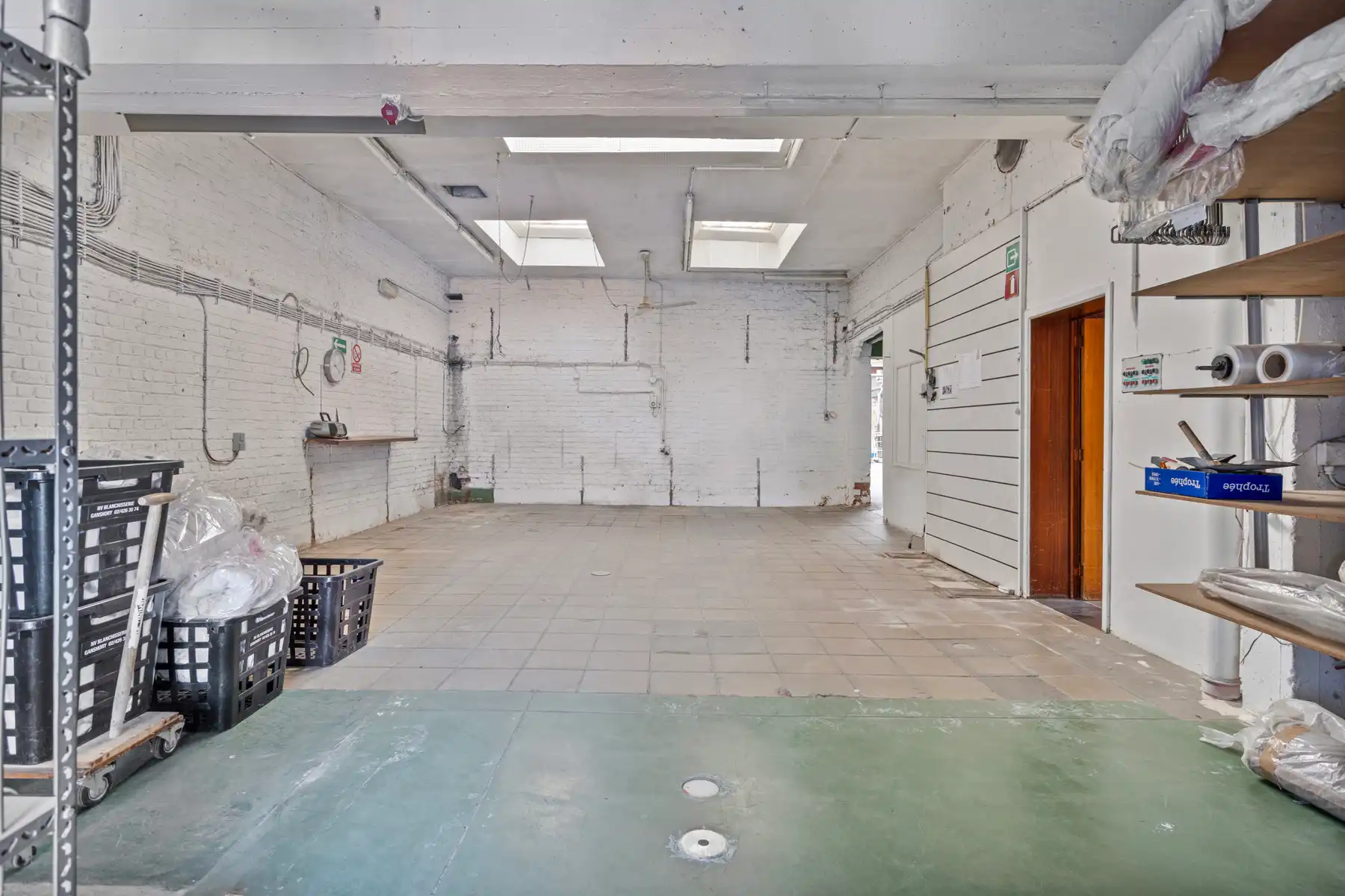 Solide eigendom: commerciële ruimte met atelier + 2 appart. foto 6