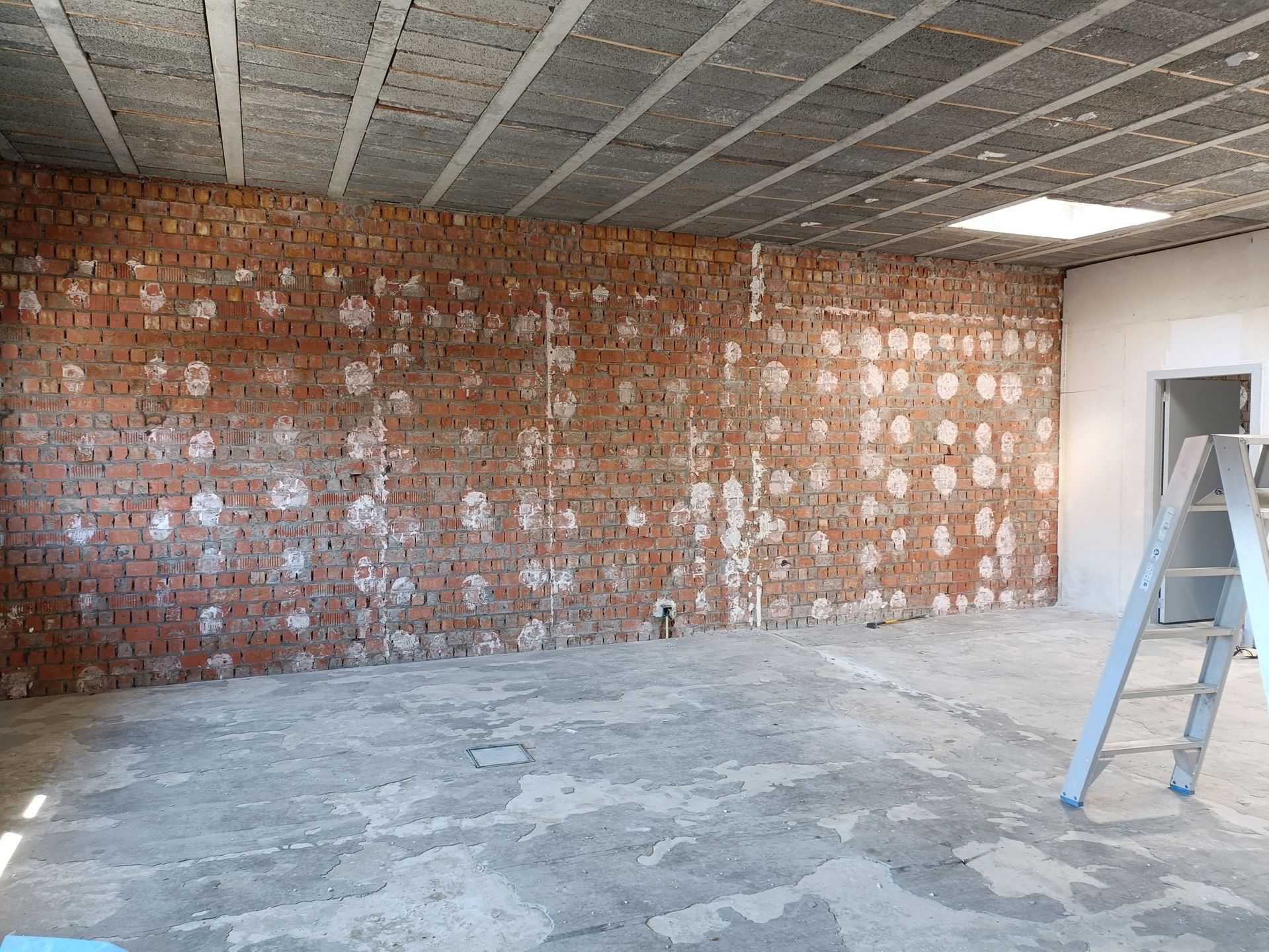 Gerenoveerd bedrijfsgebouw te Deurne foto 3