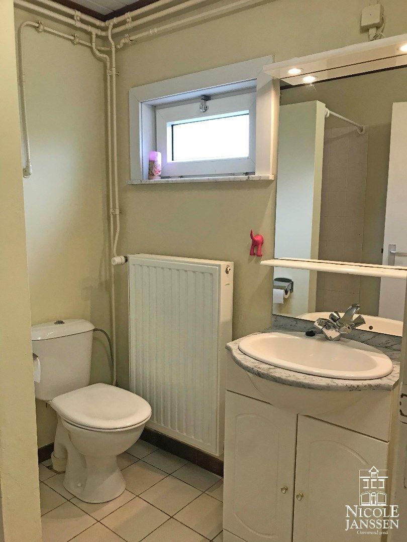 Gezinswoning met drie slaapkamers en terras in Voorshoven foto 7