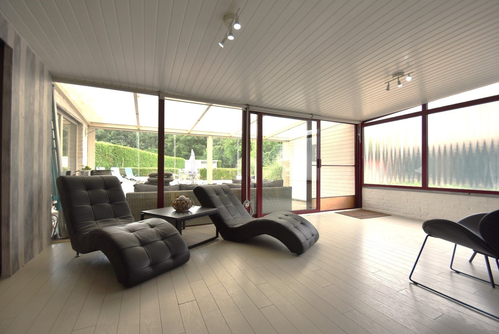 Knap gerenoveerde woning met 3 slaapkamers en tuin  foto 12