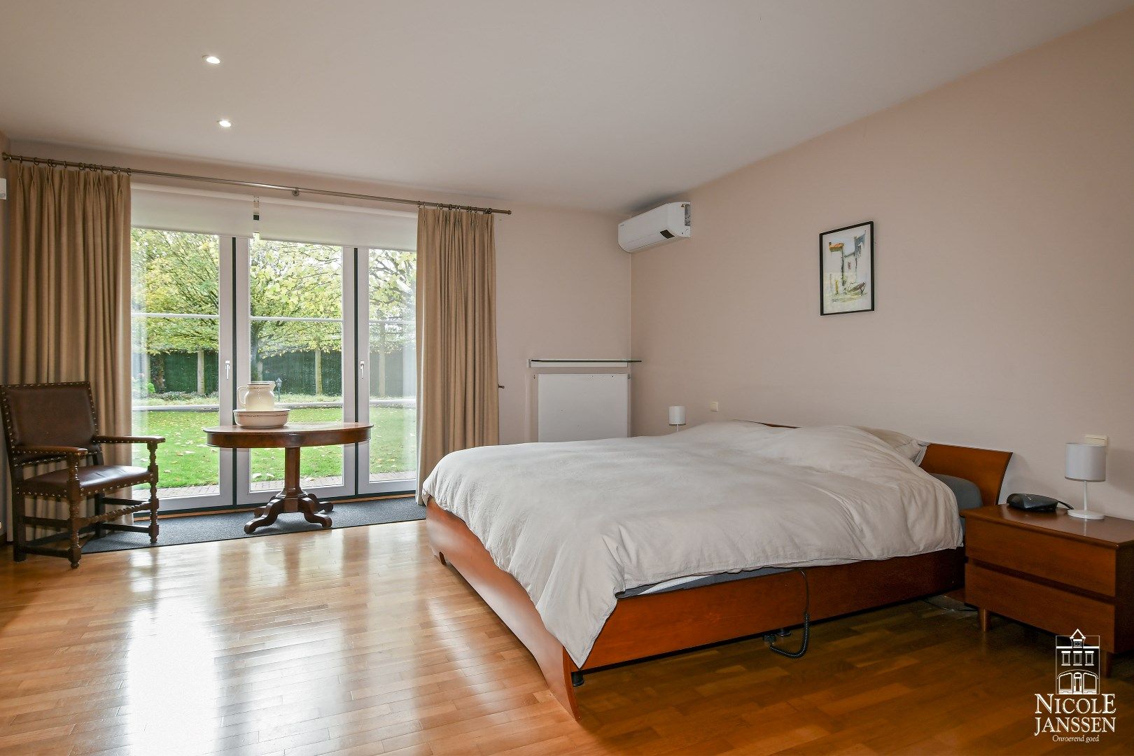 Instapklaar landhuis met tuin en interessant bijgebouw foto 18