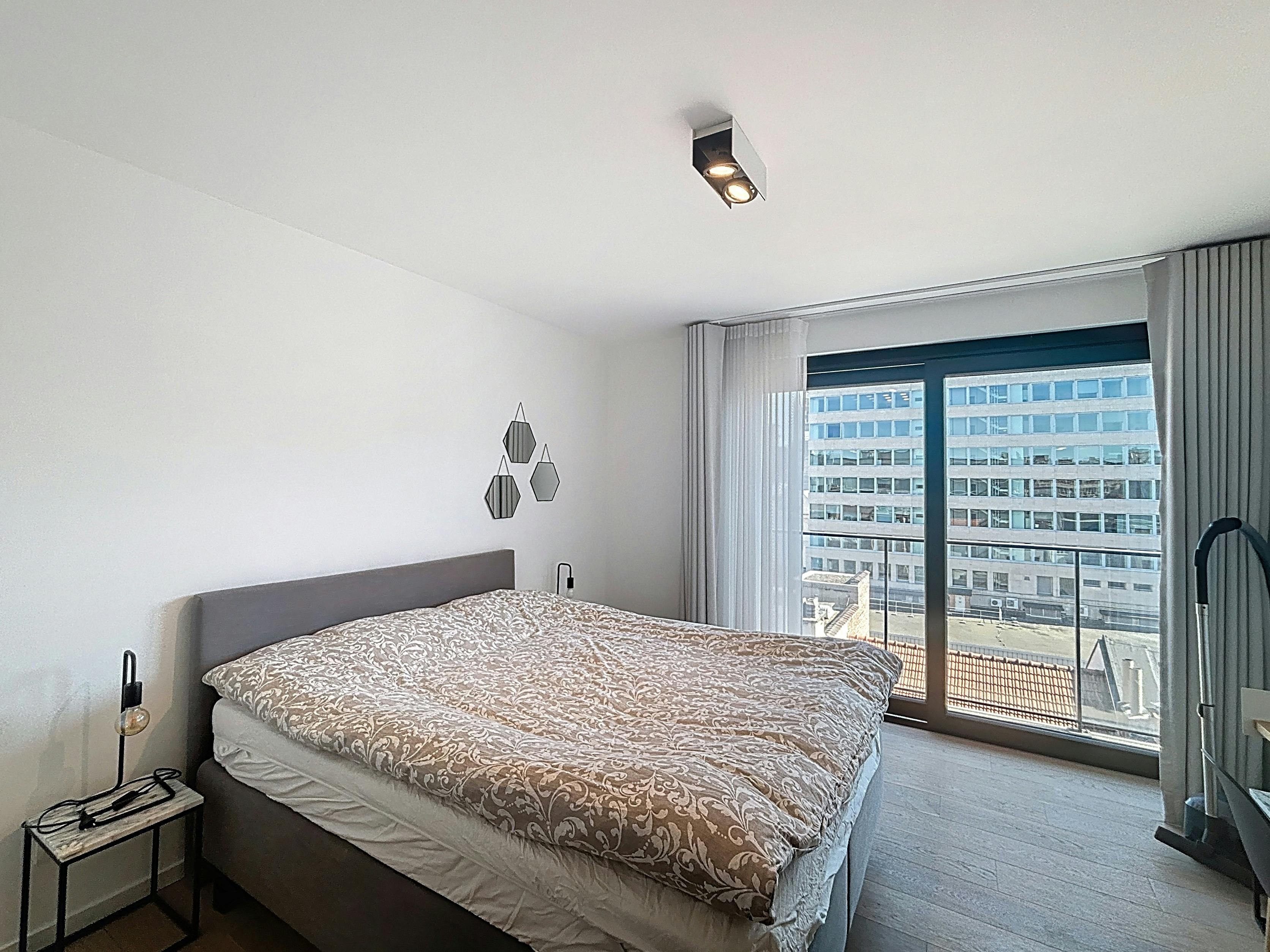 Brussel, Gemeubeld appartement -terras 30m²- pkg foto 11