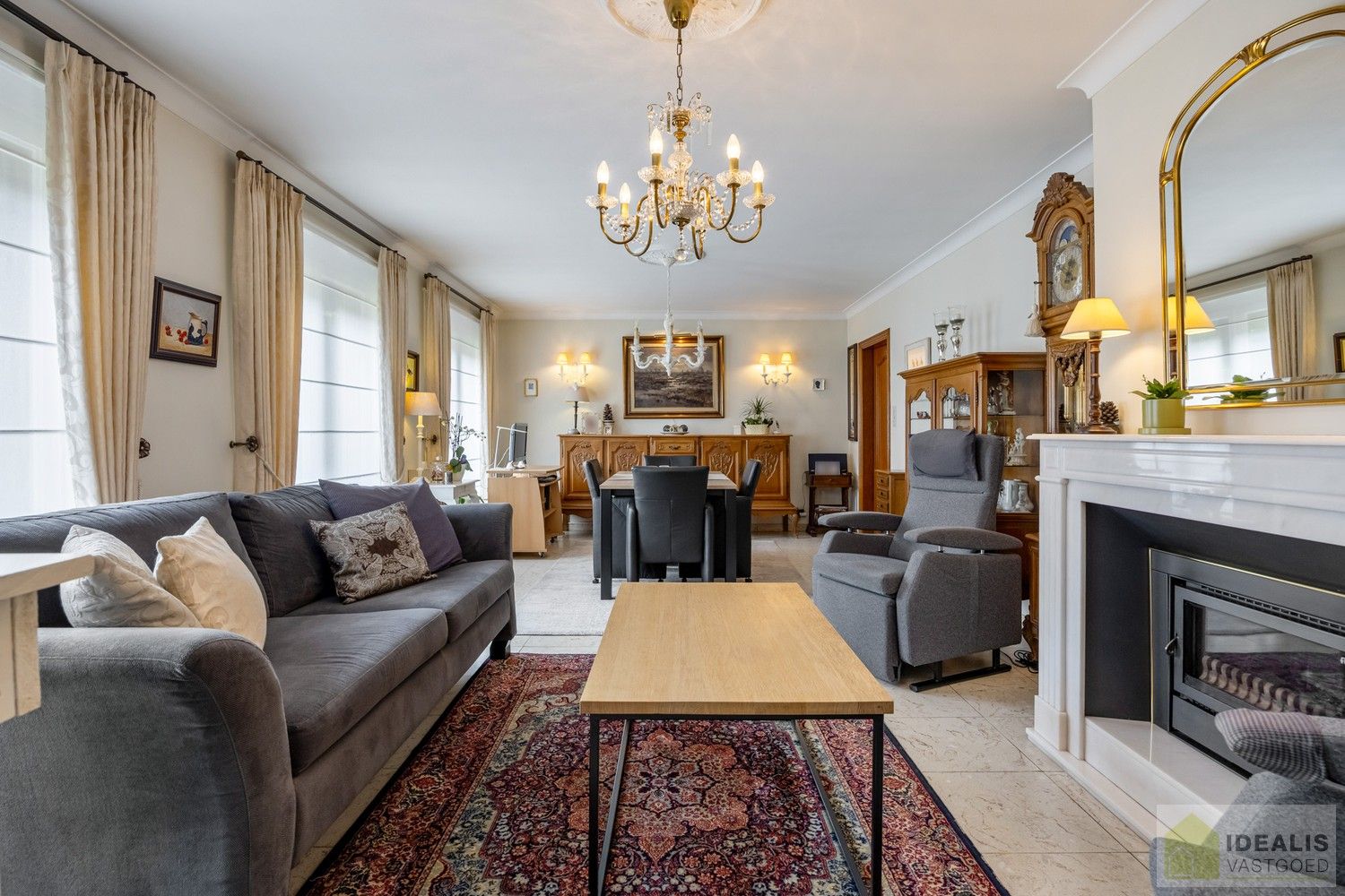Aangename karakterwoning op fijne locatie te Pelt. Deze woning omvat maar liefst +-124m² netto bewoonbare oppervlakte op een perceel van 7a 36ca met een ruime woonkamer, 3 slaapkamers, badkamer, wasplaats en eventueel af te werken zolder vlakbij de dorpskern van Pelt! Uiterst geschikt voor kandidaten op zoek naar een betaalbare doch instapklare woning. foto 6