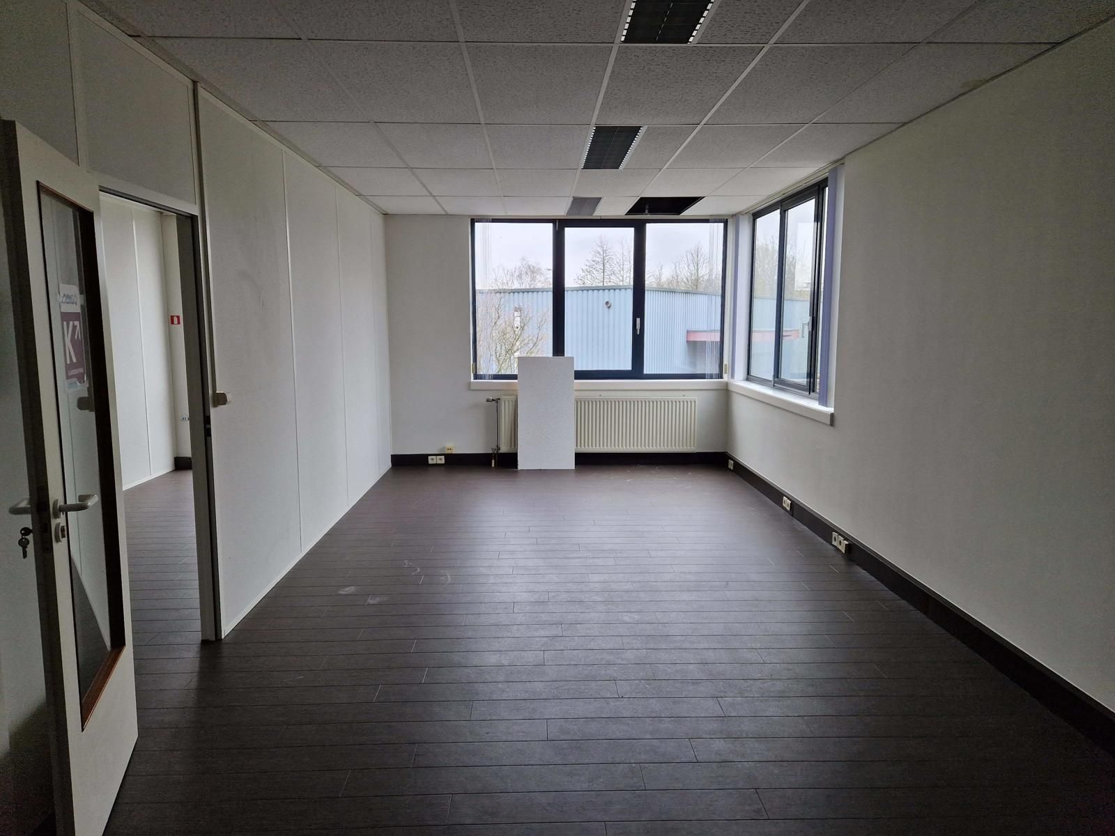 Bedrijfsunit te huur op centrale locatie in Aartselaar foto 11