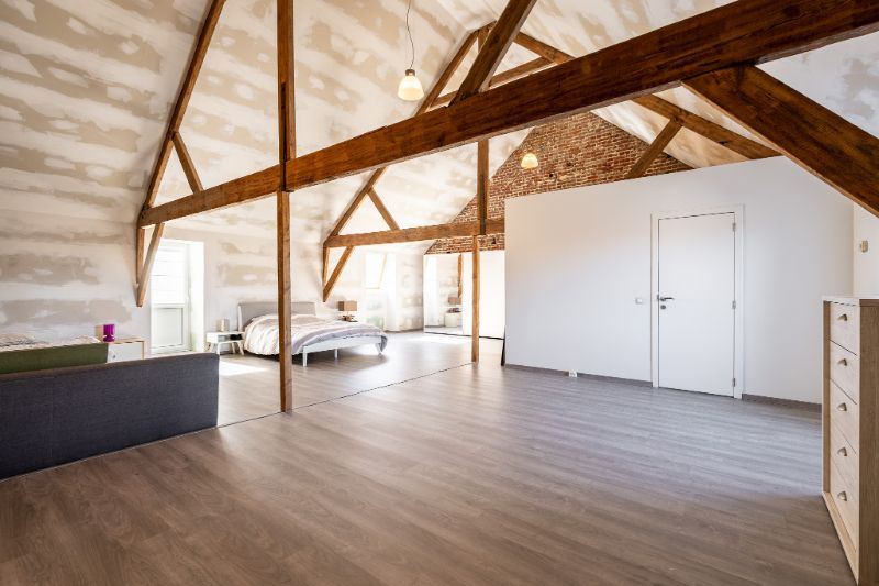 Hoofdfoto van de publicatie: Instapklare woning met grote garage en tuin.