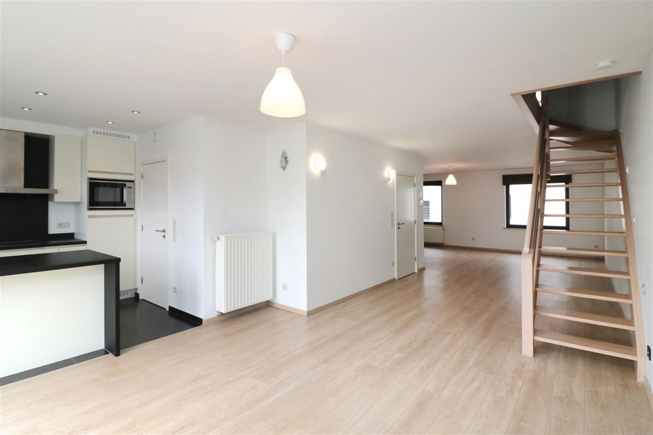Triplex met groot zuidterras, garage, nabij E314 foto 21