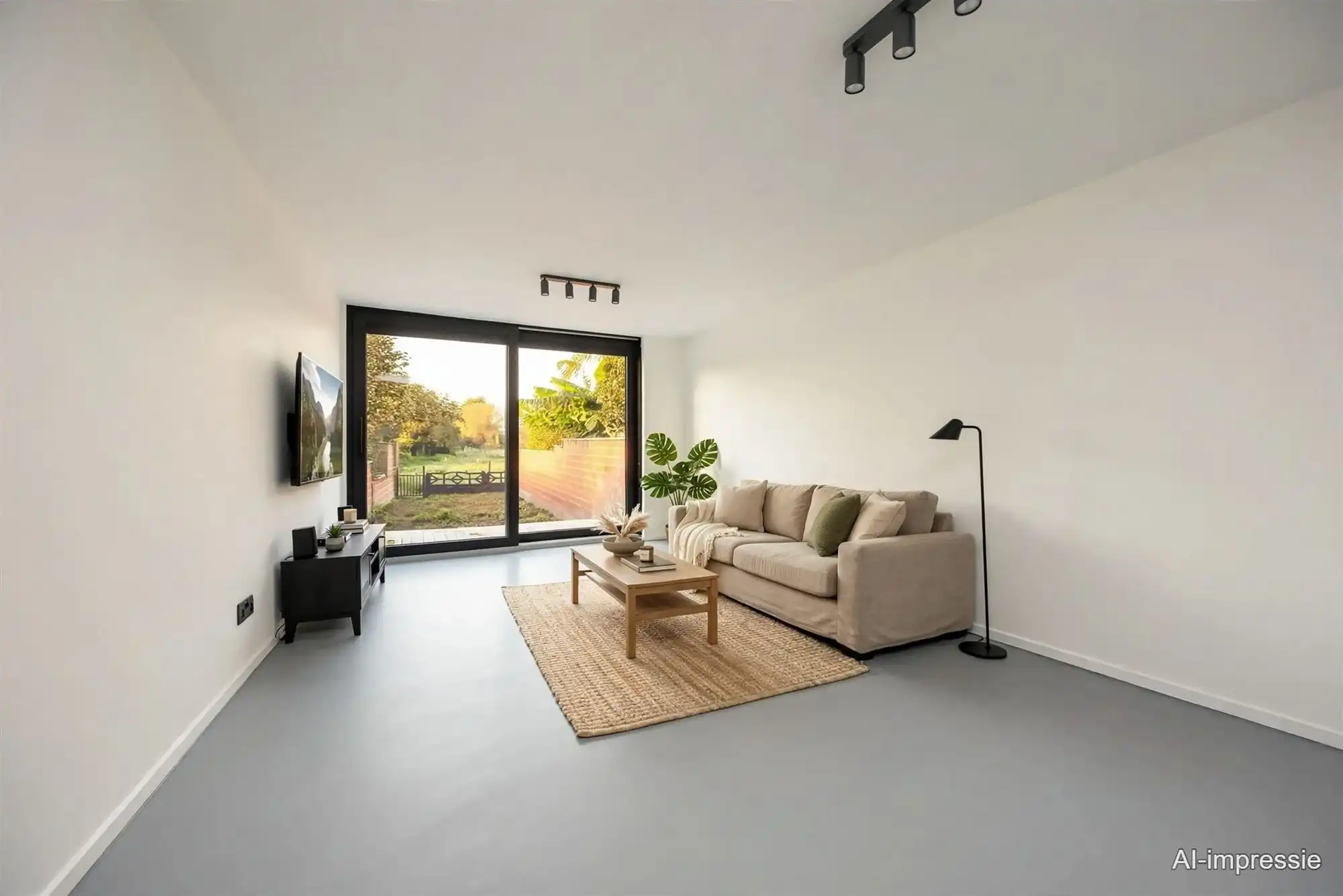 Gerenoveerde woning met drie slaapkamers en tuin foto 9