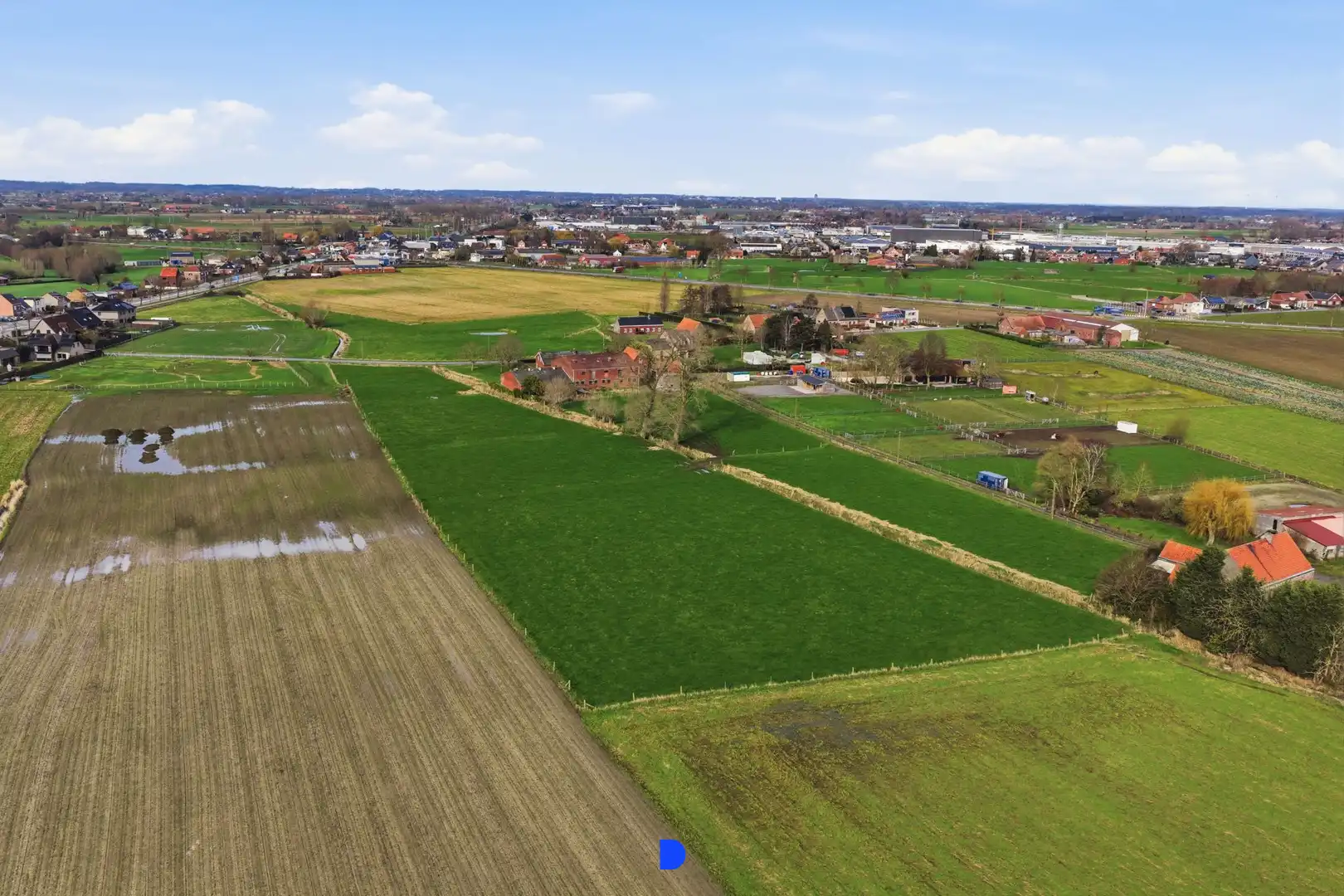 Hoeve met bijgebouwen en stallingen op 4.593m². foto 5