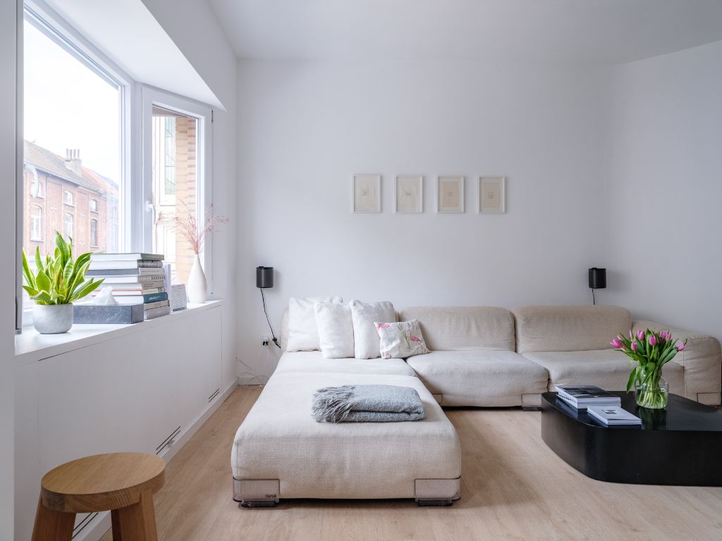 Stijlvol en lichtrijk 2-slaapkamer appartement met terras op wandelafstand van het historisch centrum. foto 7