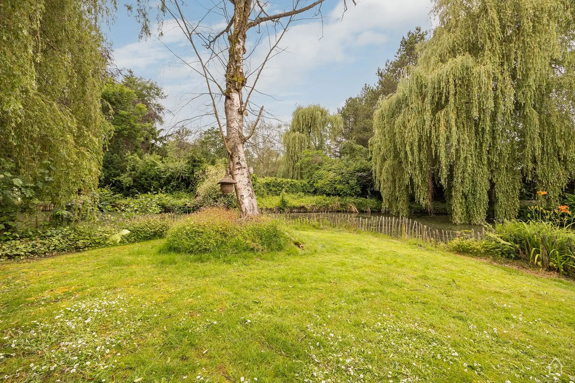 Vakantiechalet op prive perceel met idylische eigen vijver foto 10